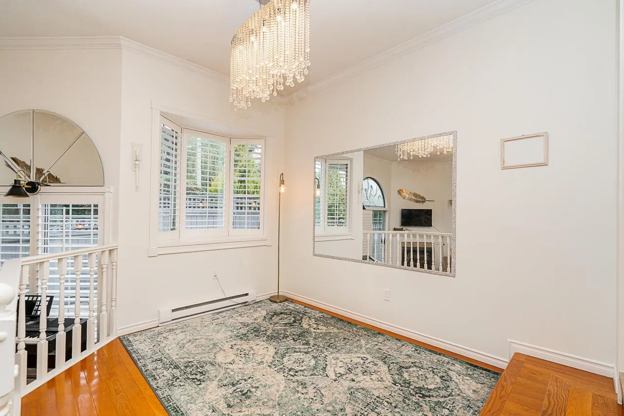 109 216 E 6th Street