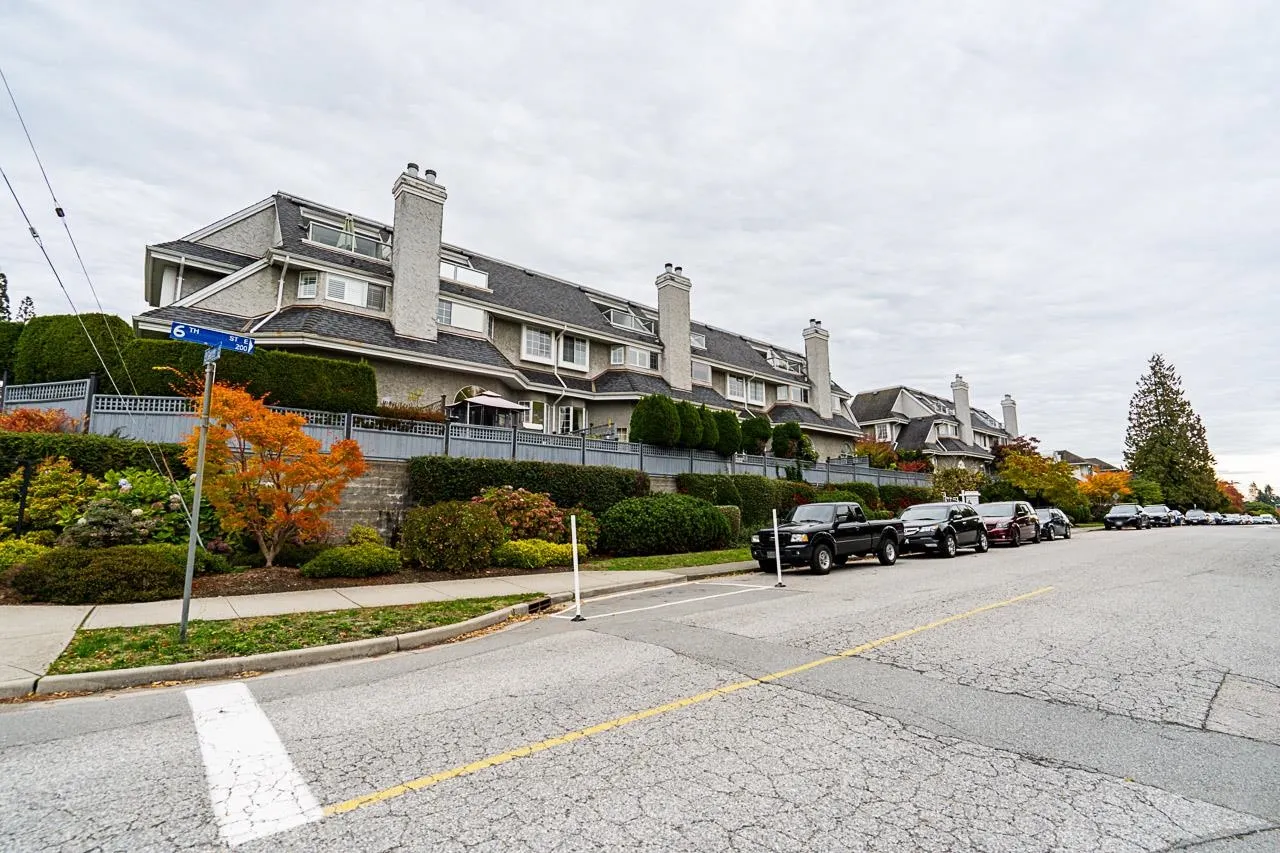 109 216 E 6th Street