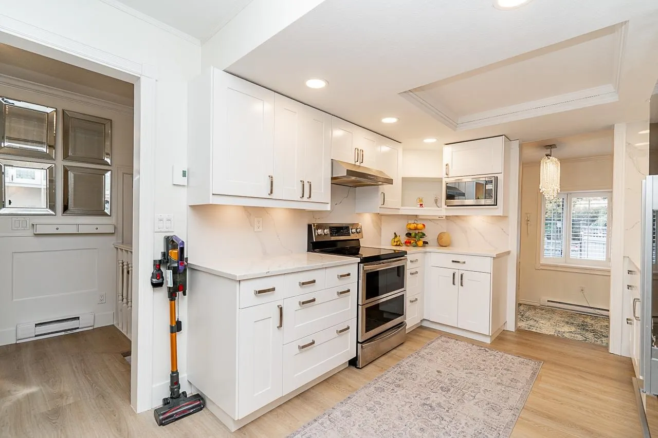 109 216 E 6th Street