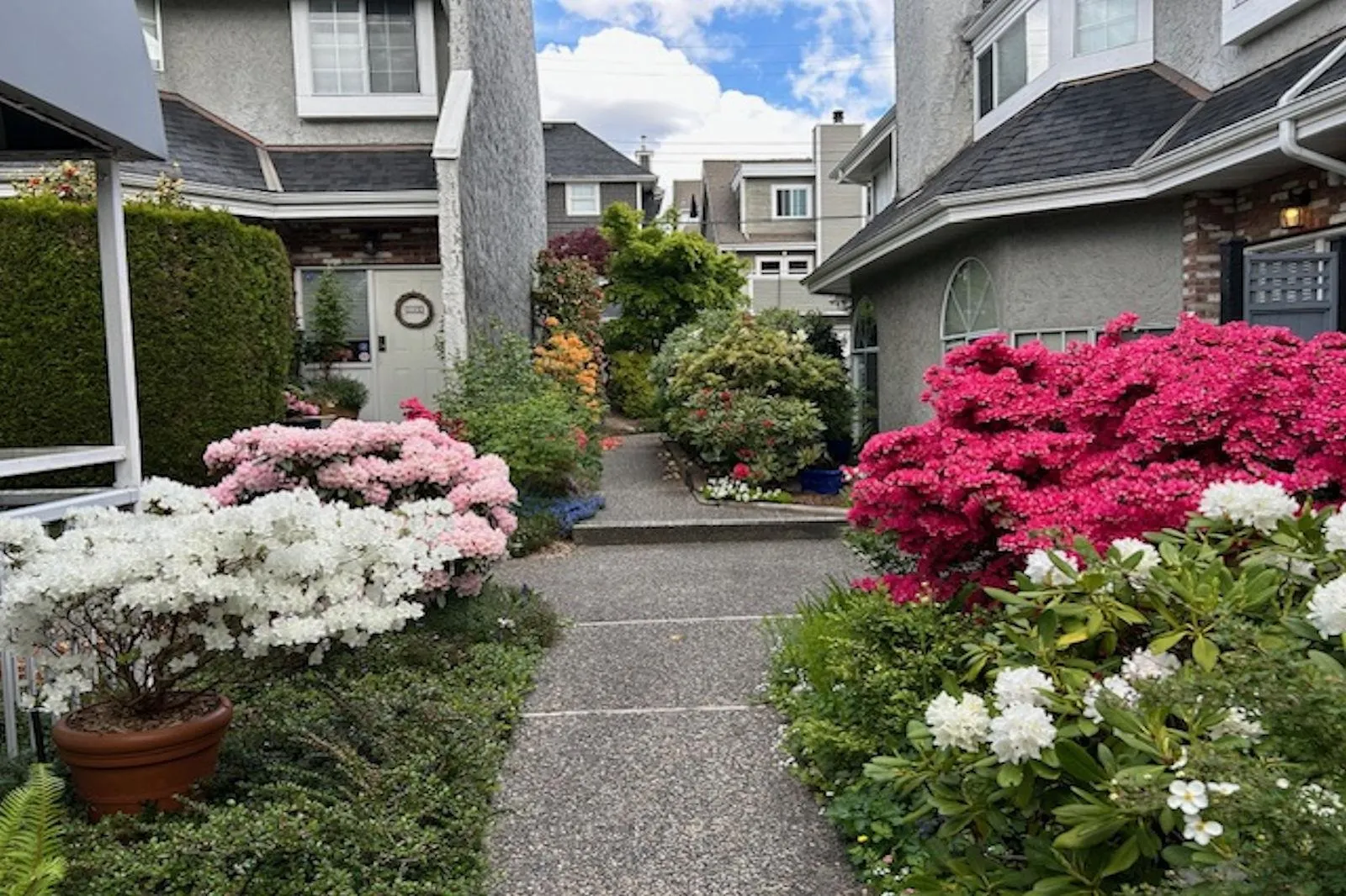 109 216 E 6th Street