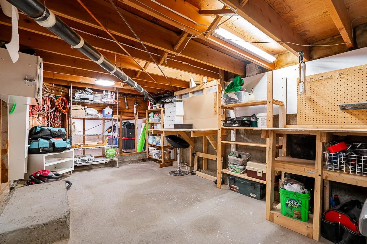 109 216 E 6th Street