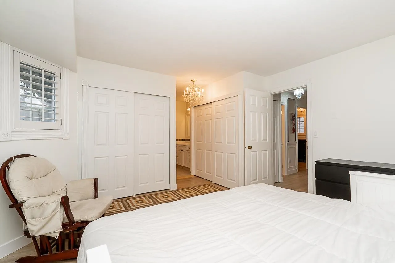 109 216 E 6th Street