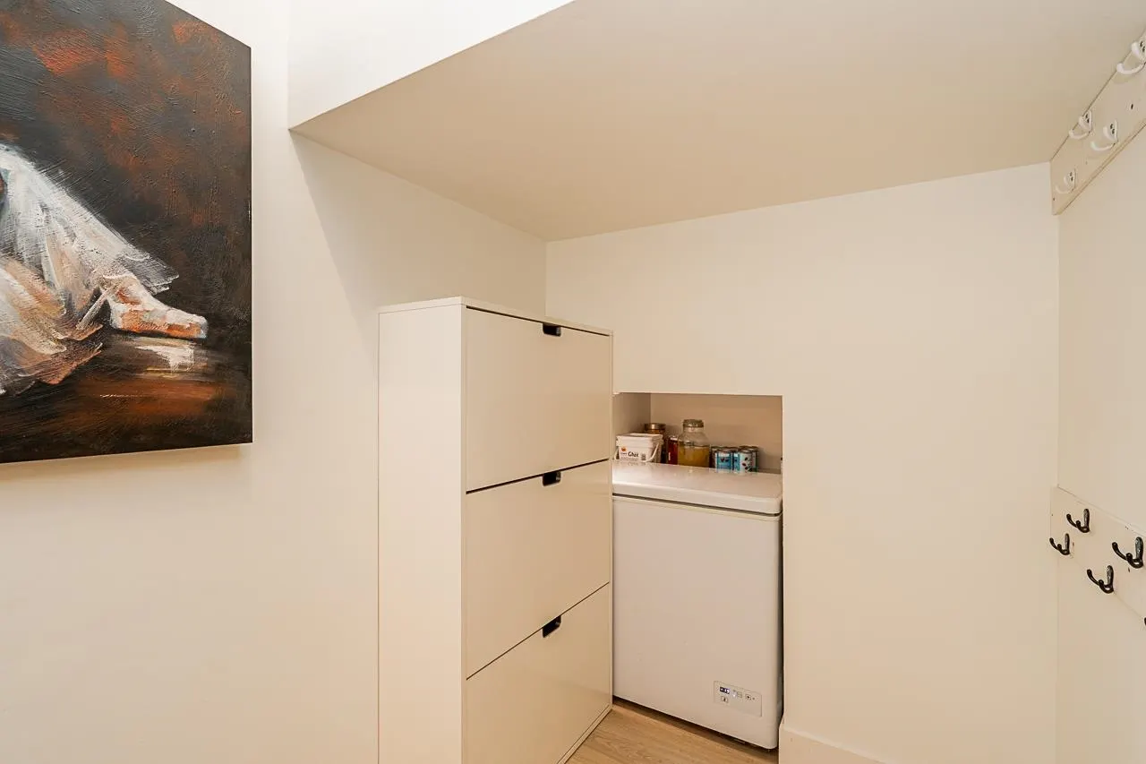 109 216 E 6th Street