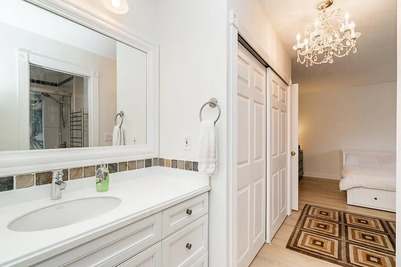 109 216 E 6th Street