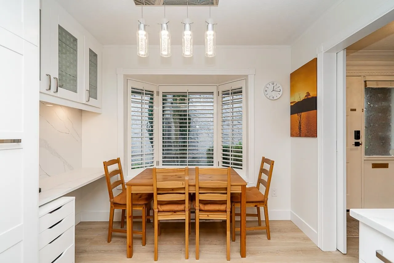 109 216 E 6th Street