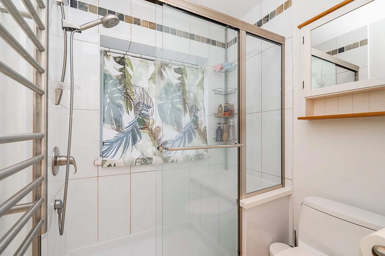 109 216 E 6th Street