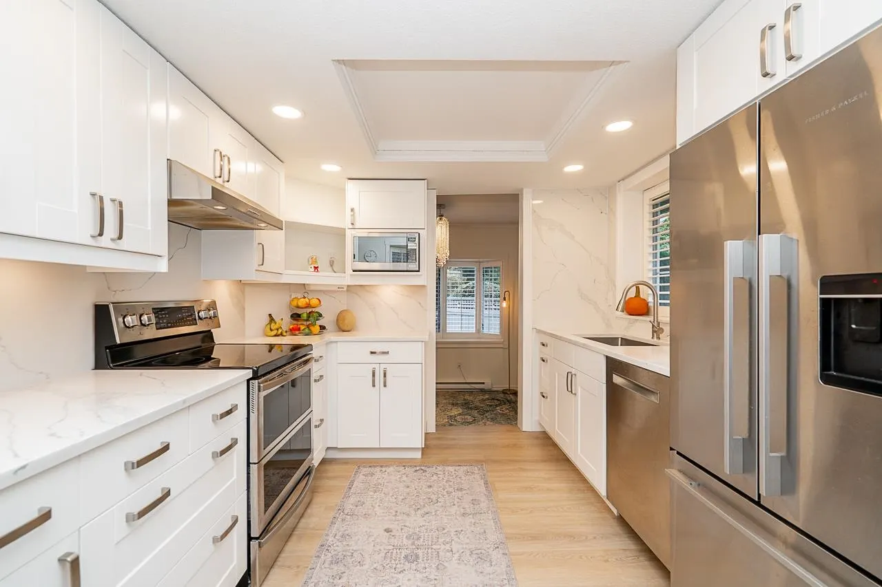 109 216 E 6th Street