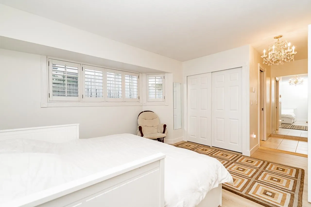 109 216 E 6th Street