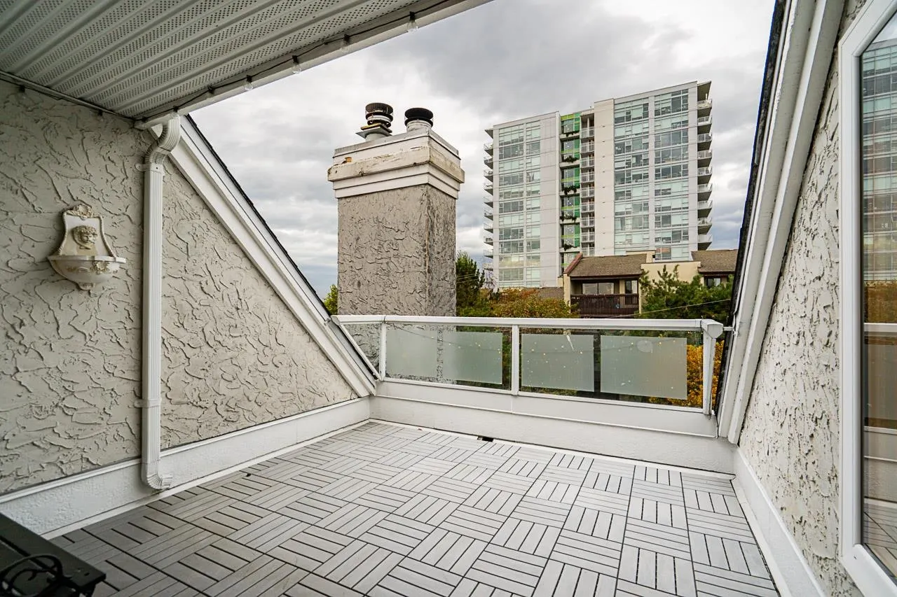 109 216 E 6th Street