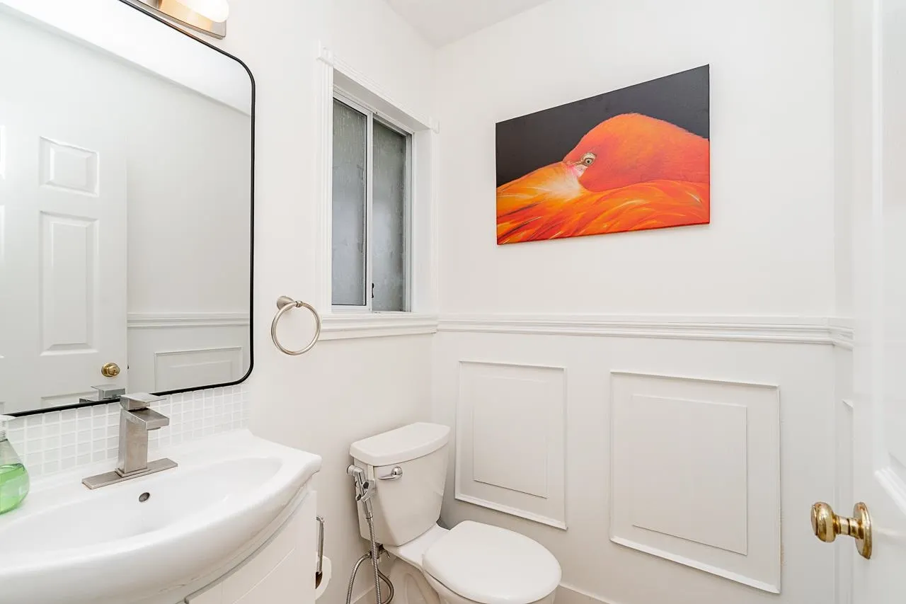 109 216 E 6th Street