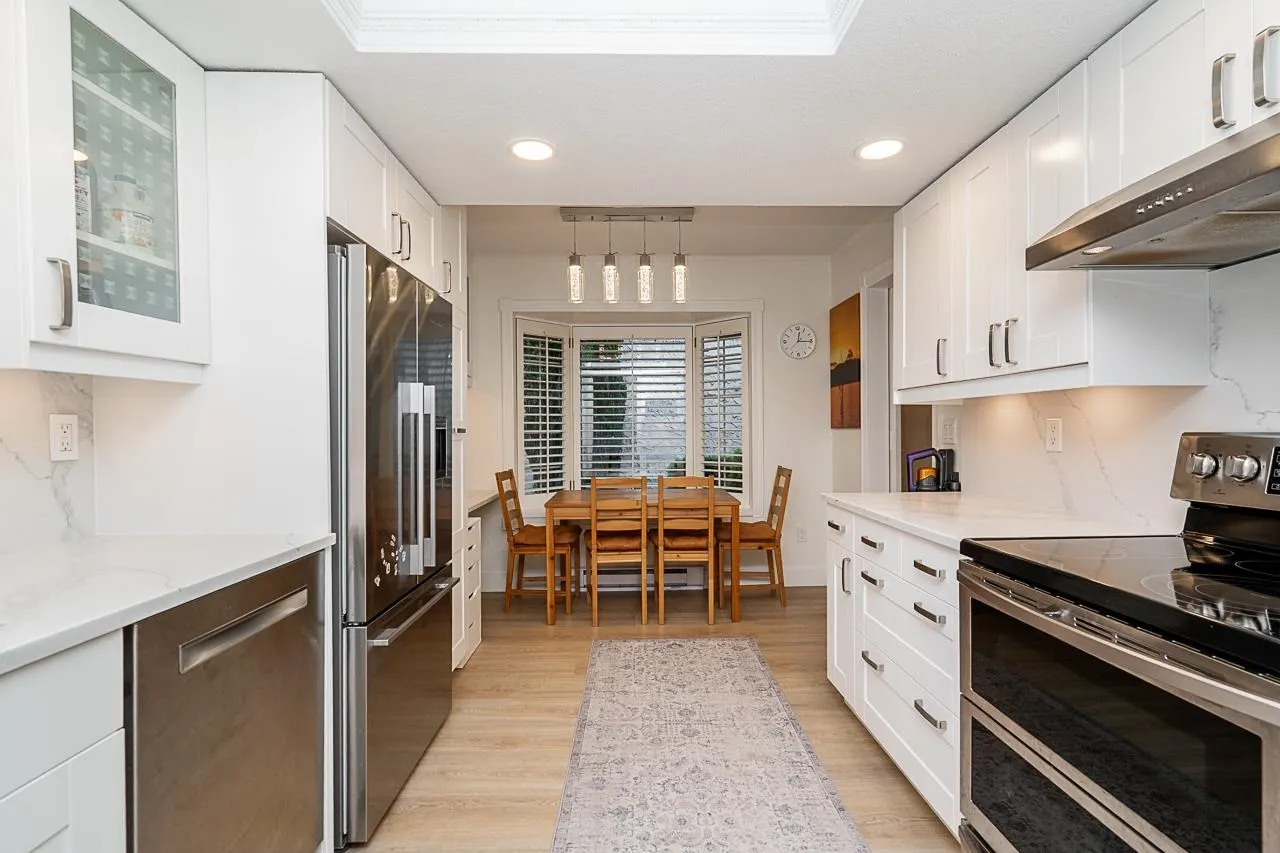 109 216 E 6th Street