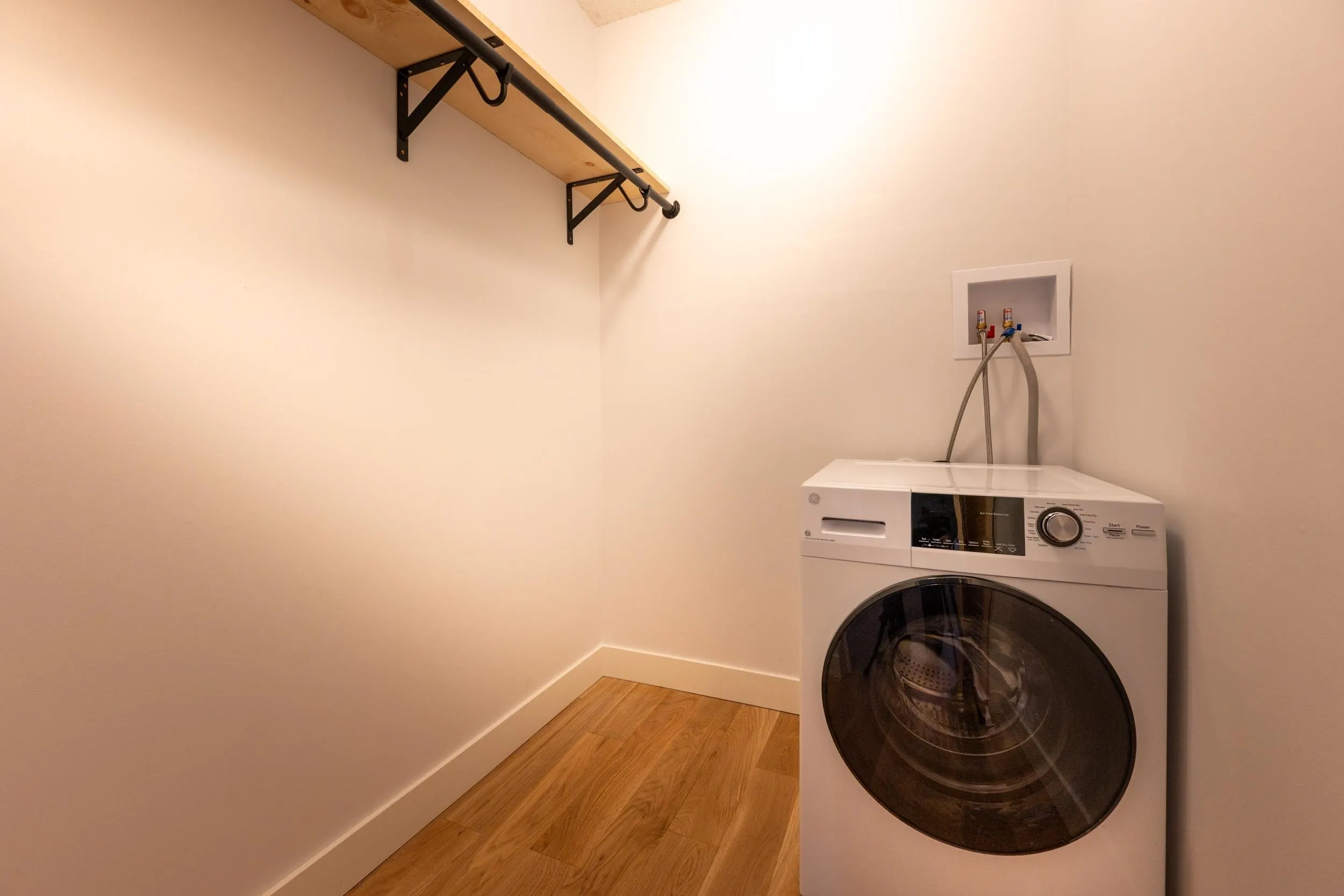 117 265 E 15th Avenue