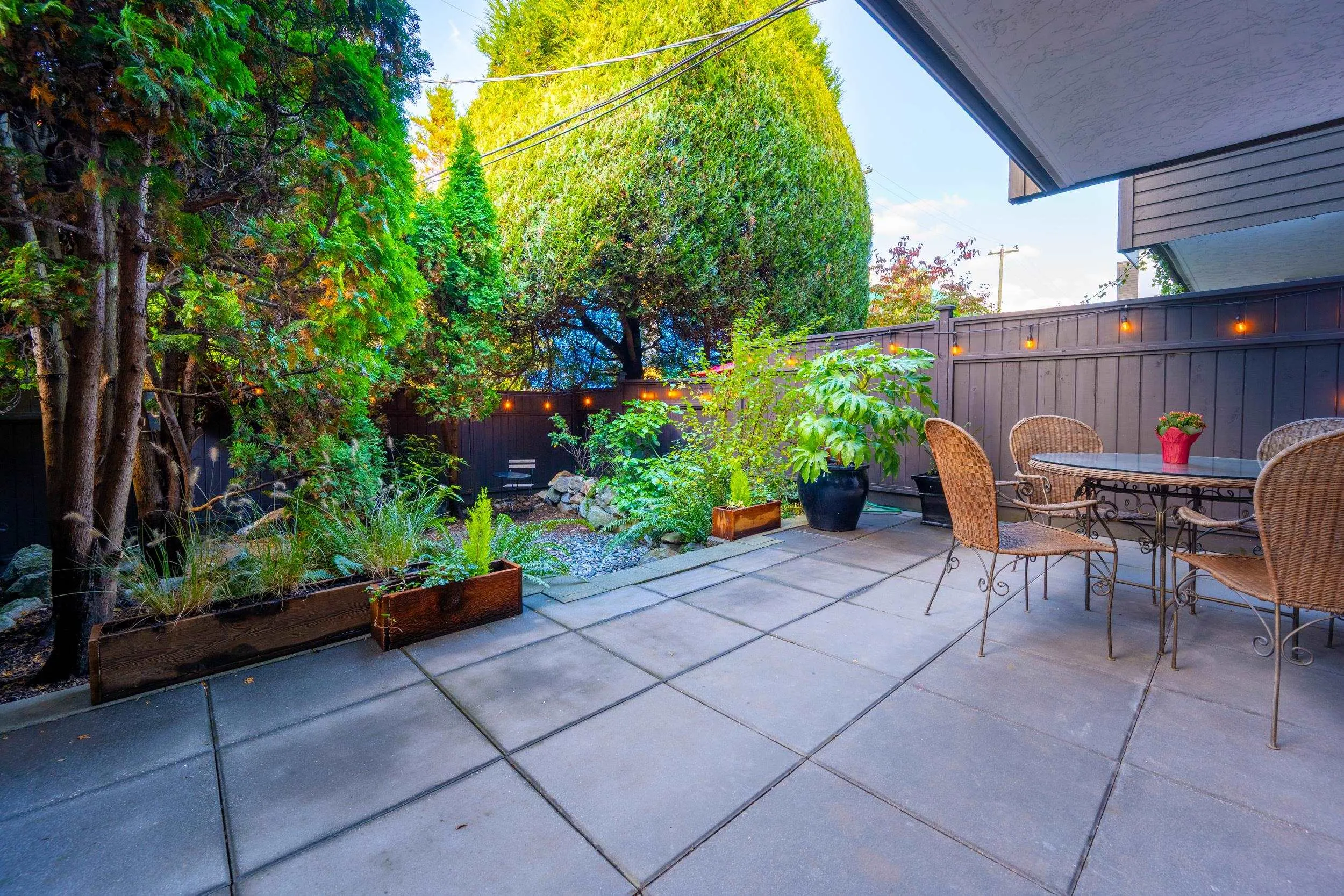 117 265 E 15th Avenue