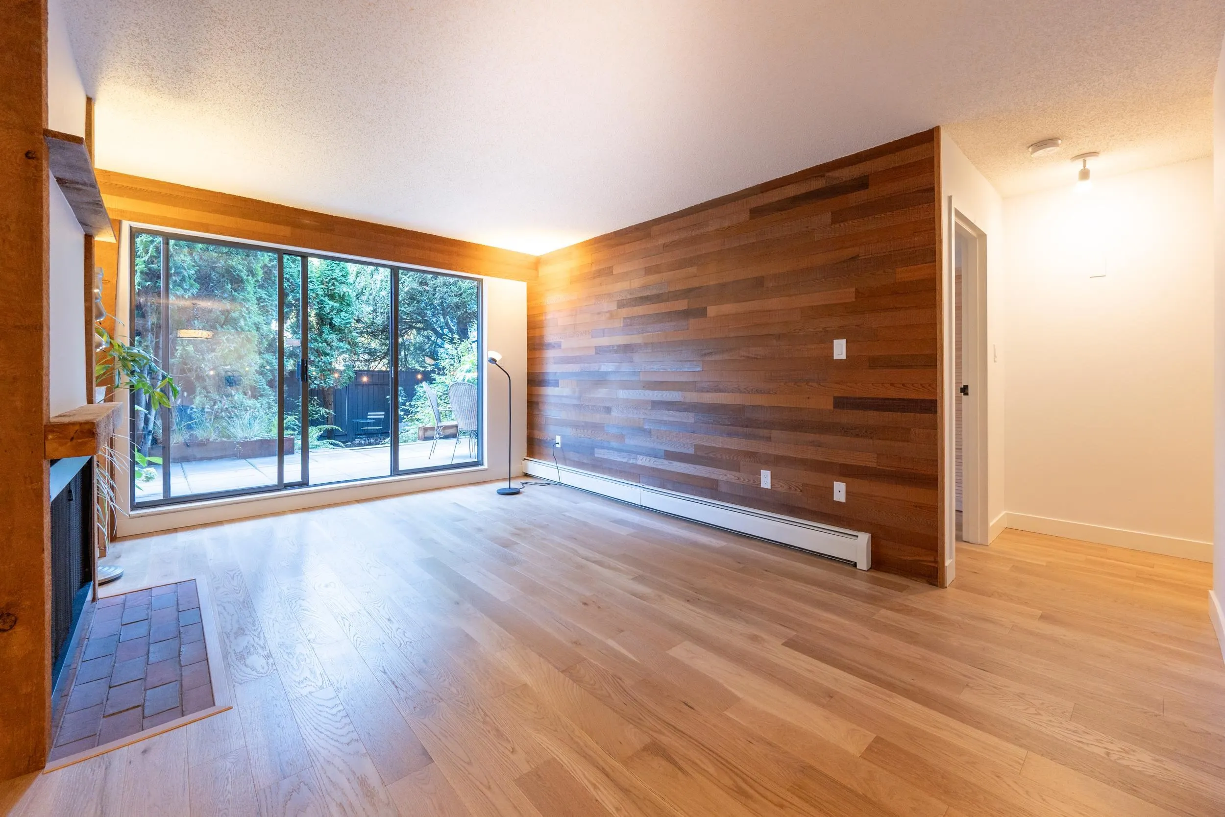 117 265 E 15th Avenue