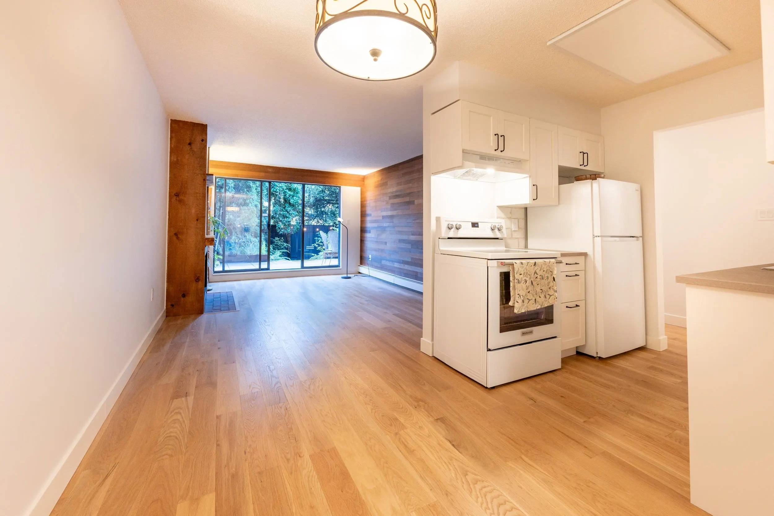 117 265 E 15th Avenue