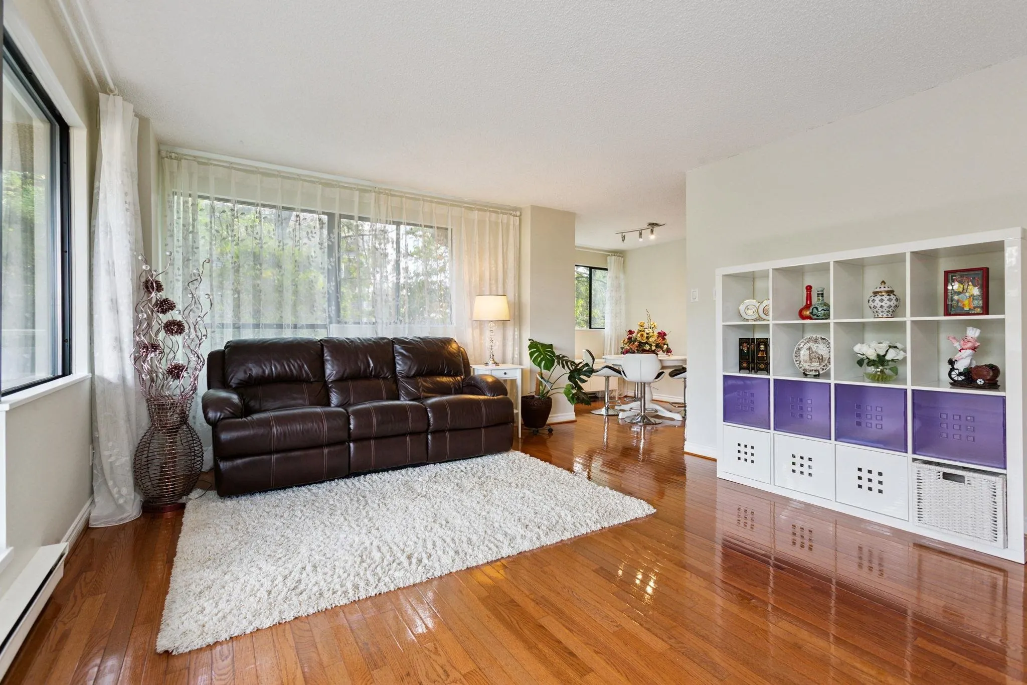 402 1026 Queens Avenue