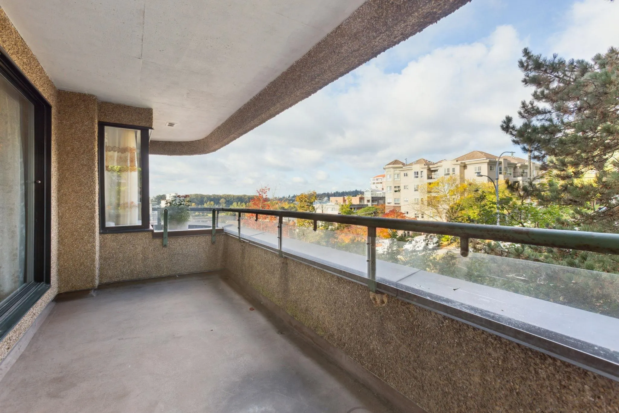 402 1026 Queens Avenue