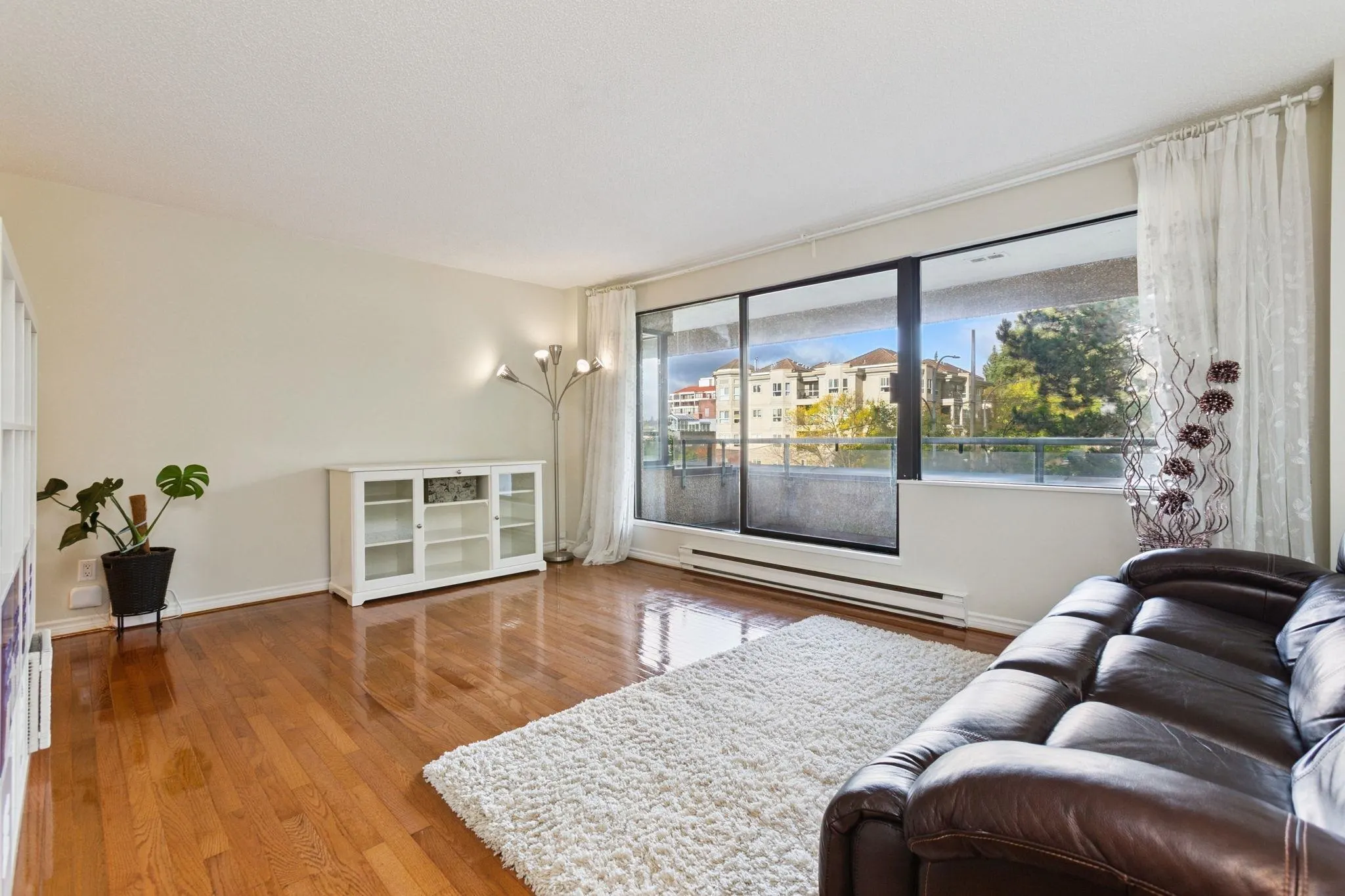 402 1026 Queens Avenue