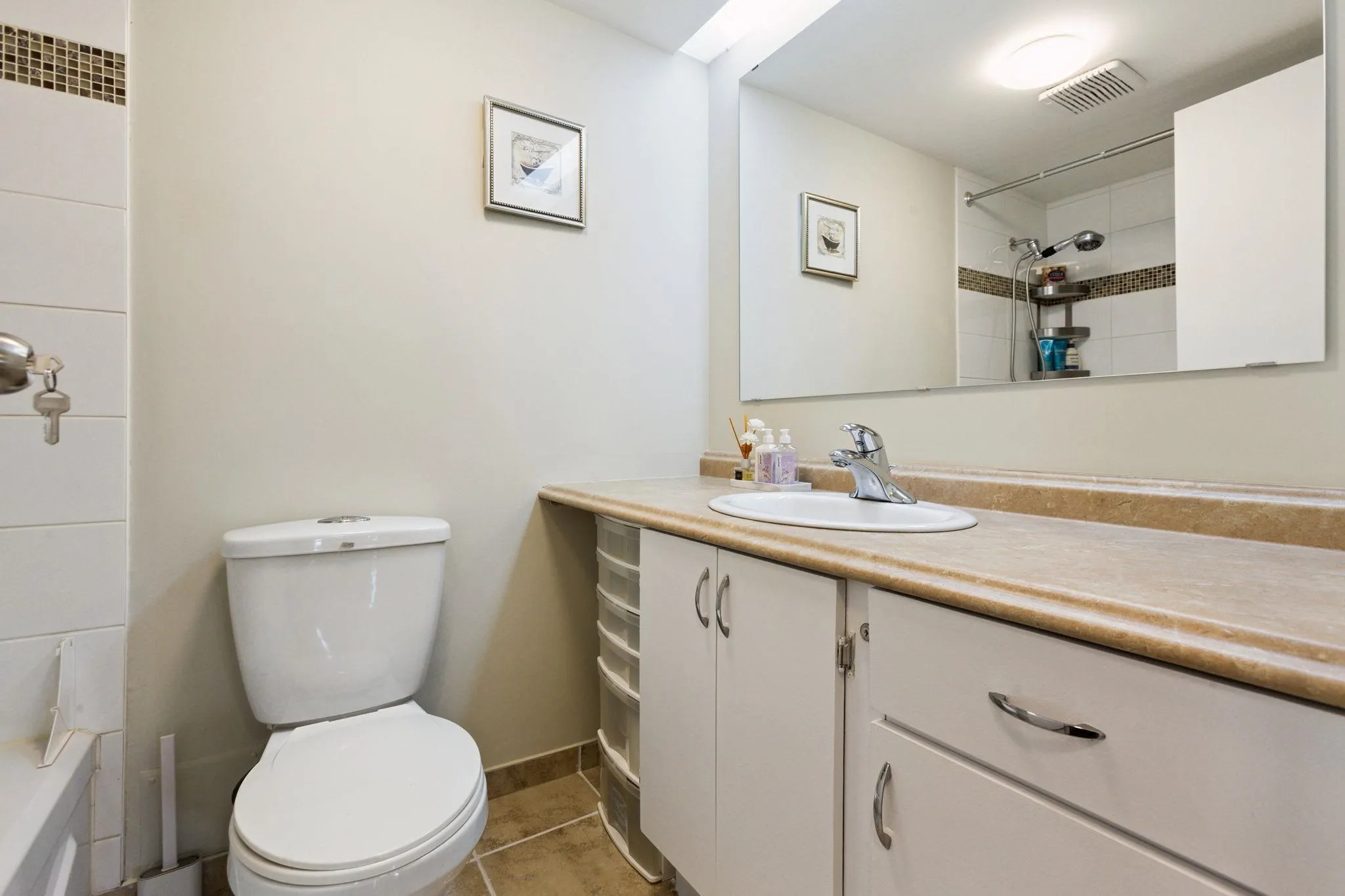 402 1026 Queens Avenue