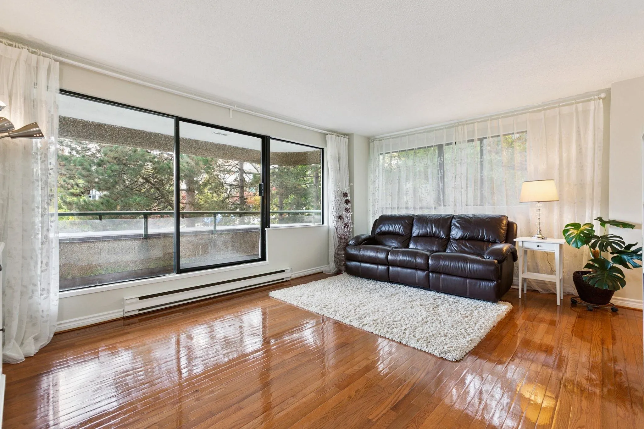 402 1026 Queens Avenue