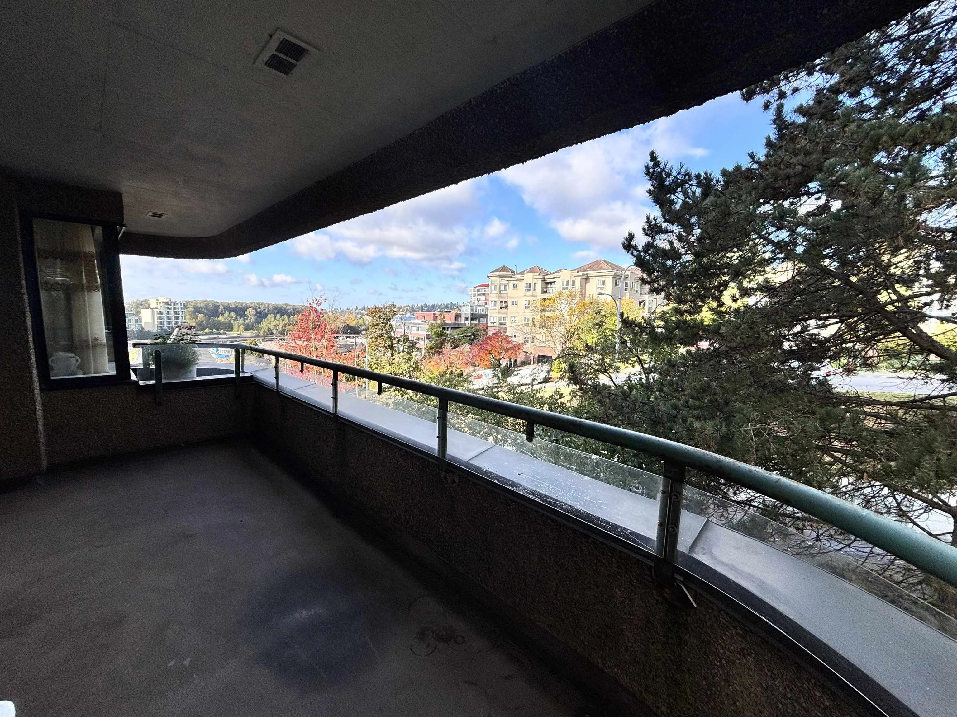 402 1026 Queens Avenue