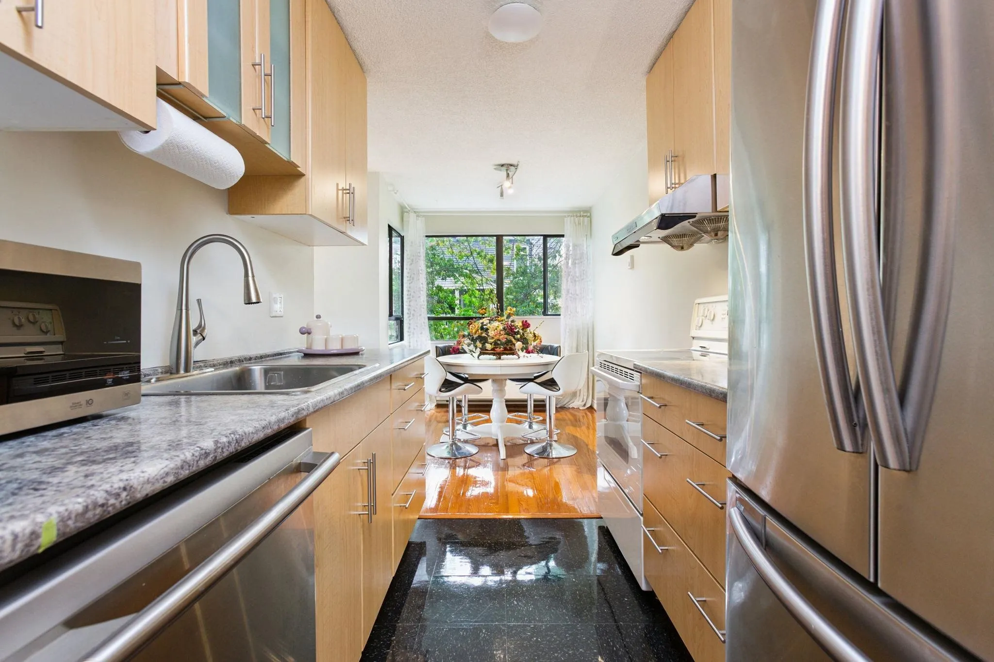 402 1026 Queens Avenue