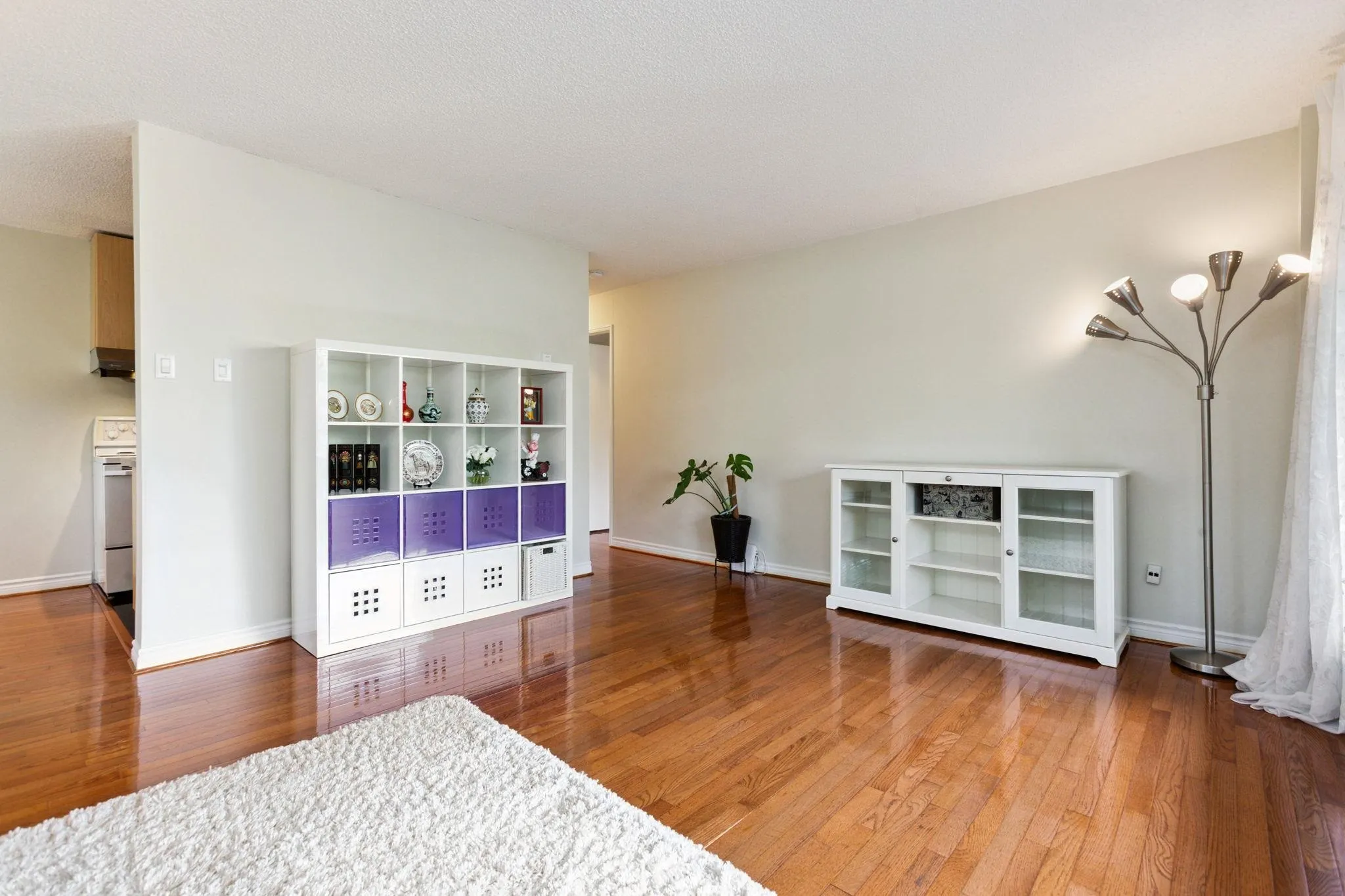 402 1026 Queens Avenue