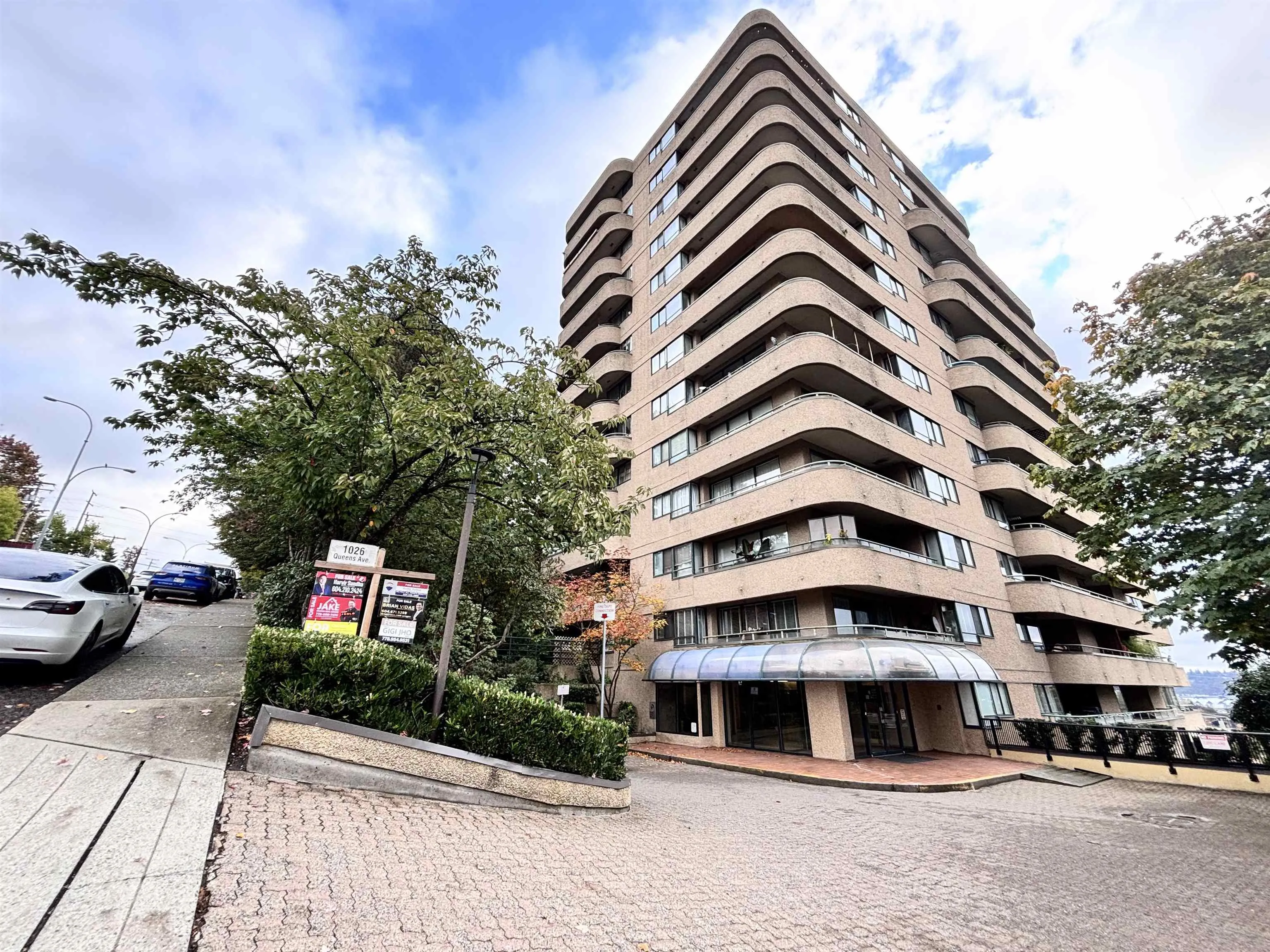 402 1026 Queens Avenue