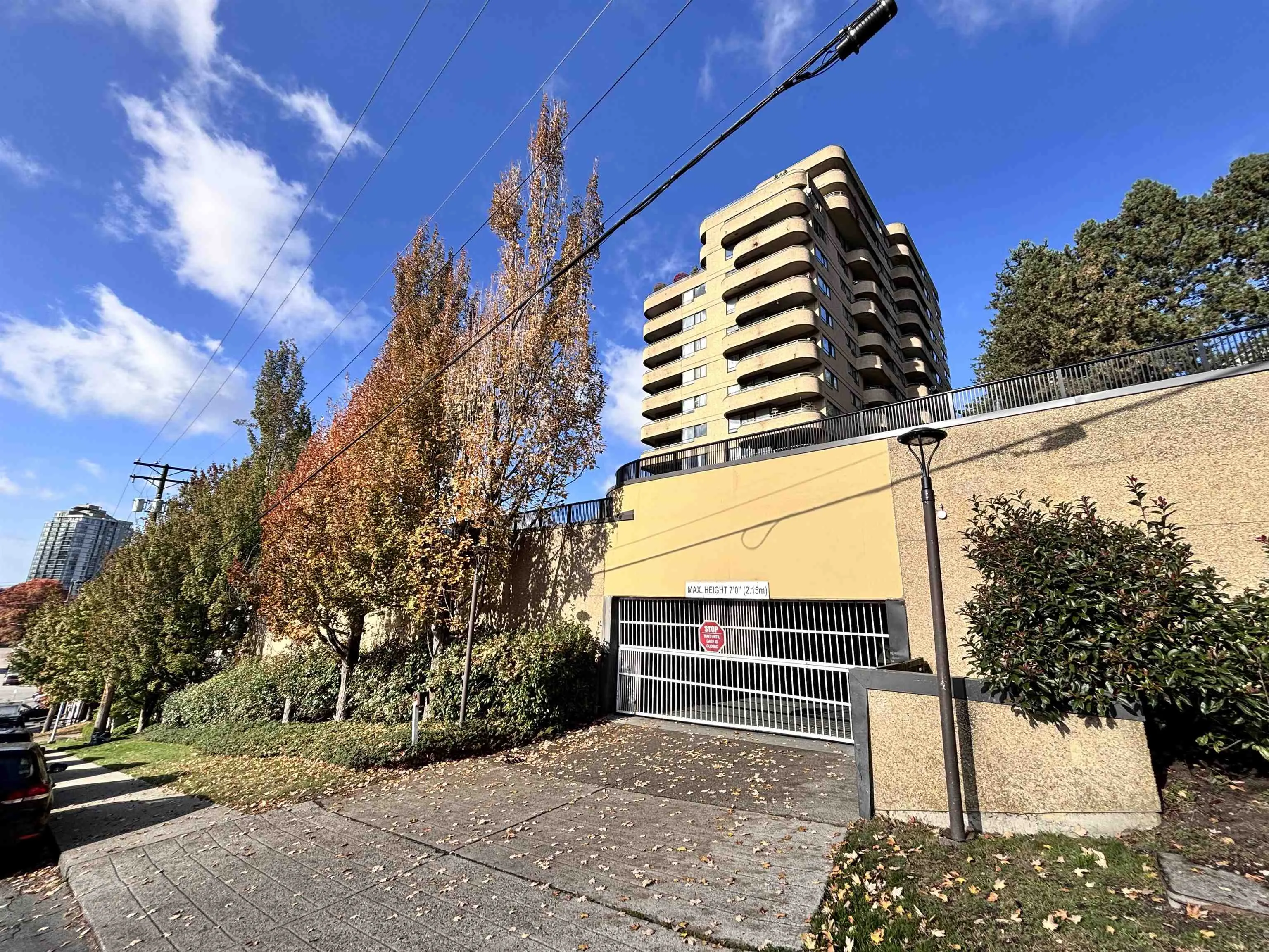 402 1026 Queens Avenue