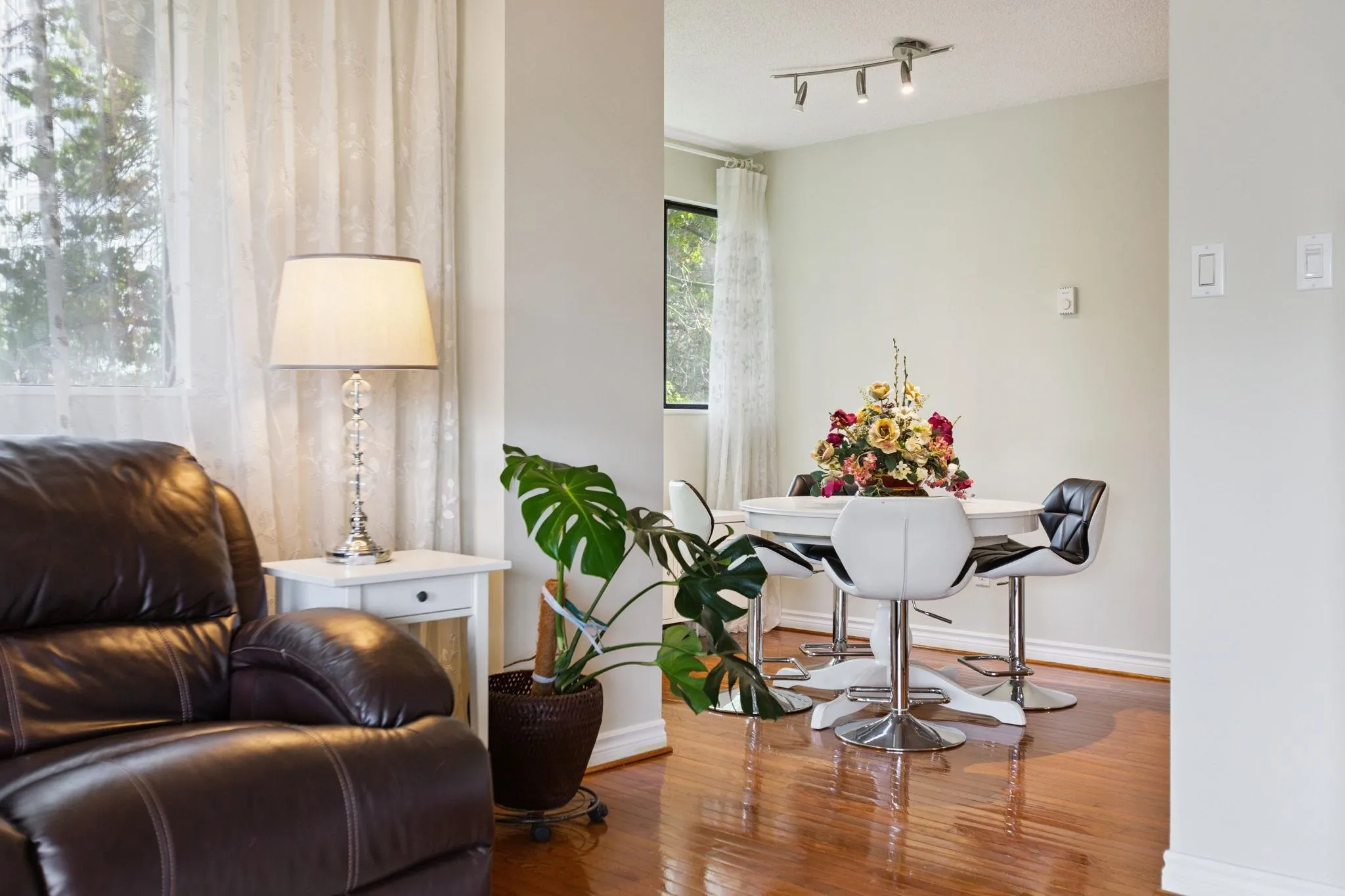 402 1026 Queens Avenue