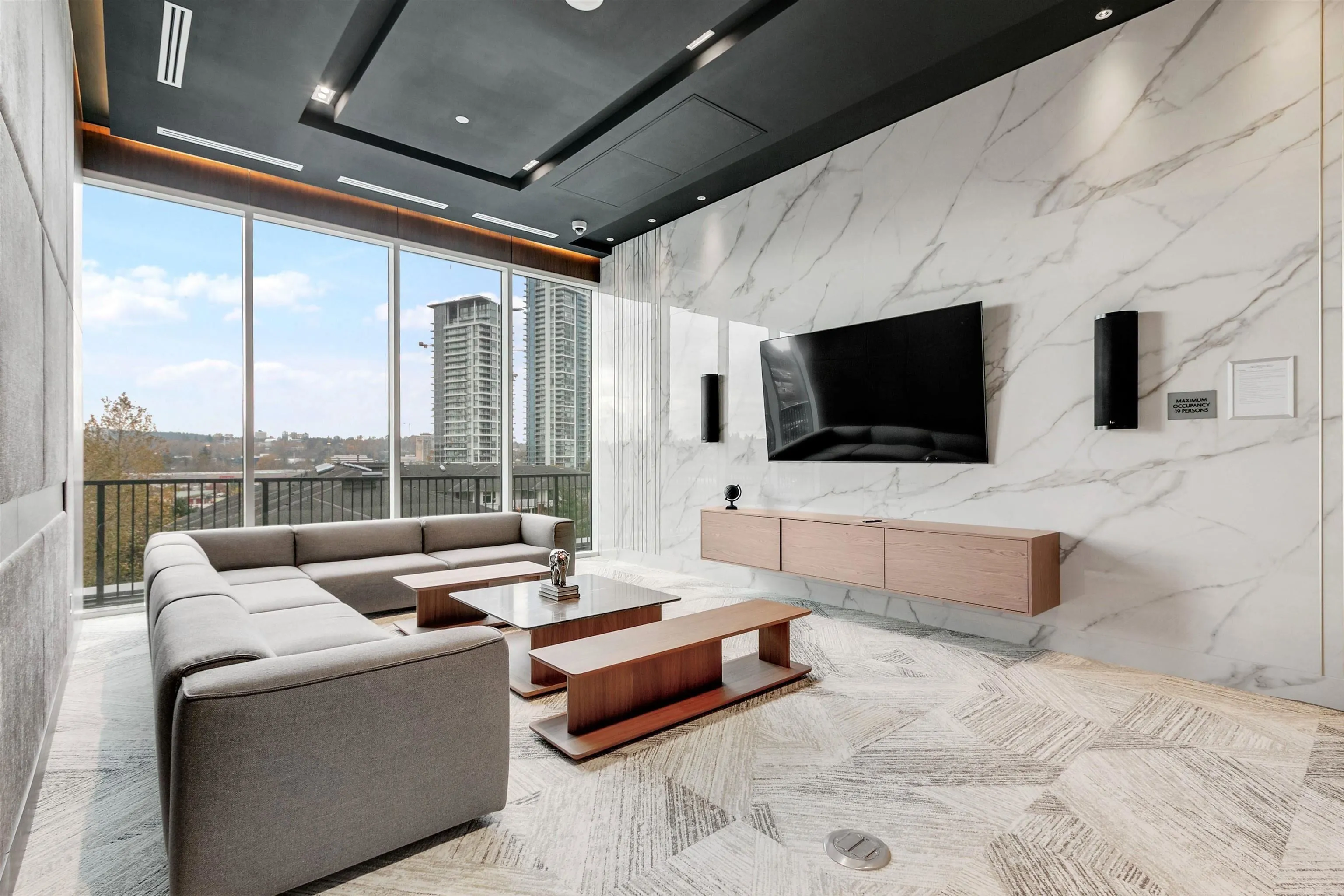 25xx 4720 Lougheed Highway