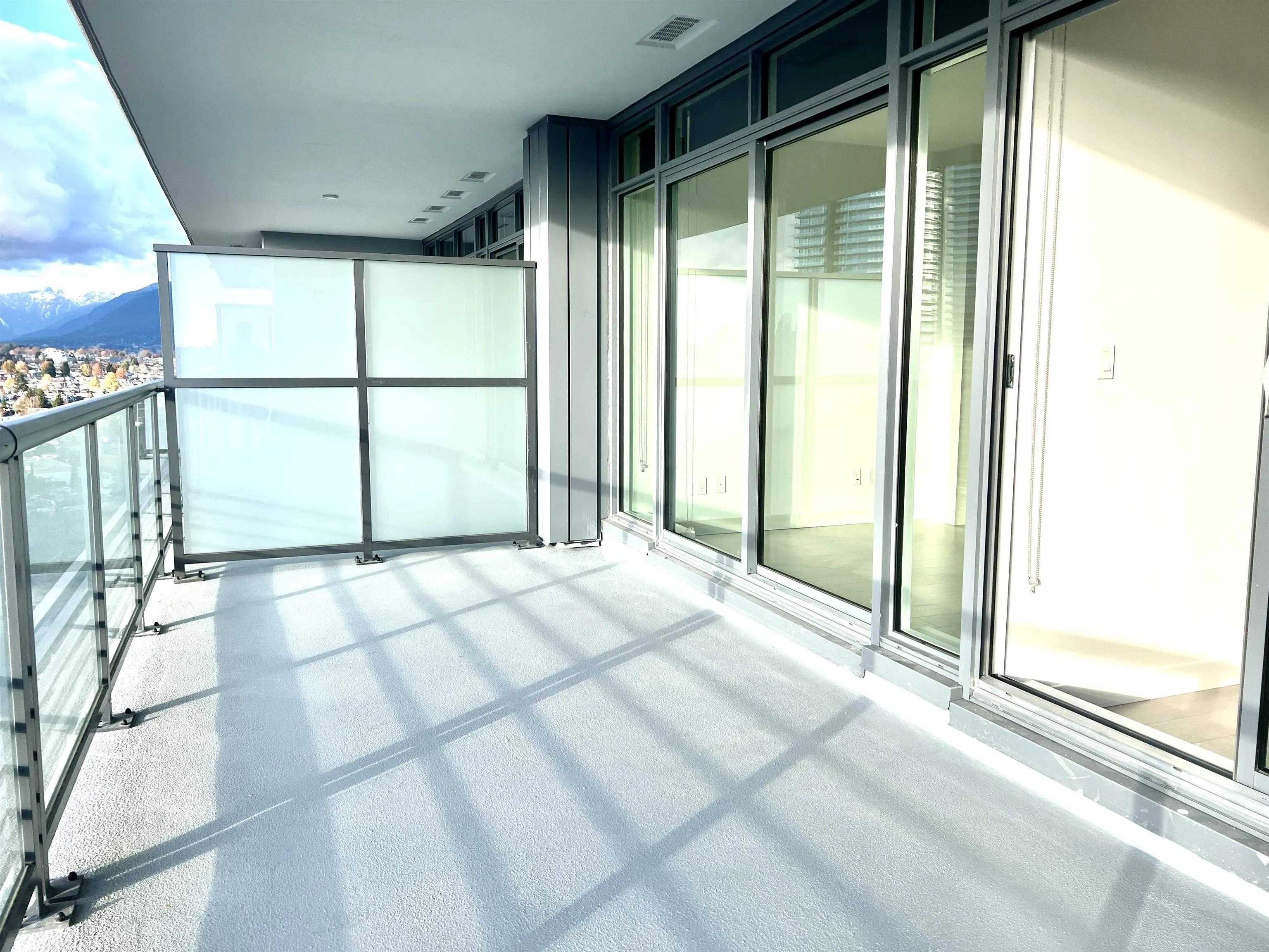 25xx 4720 Lougheed Highway