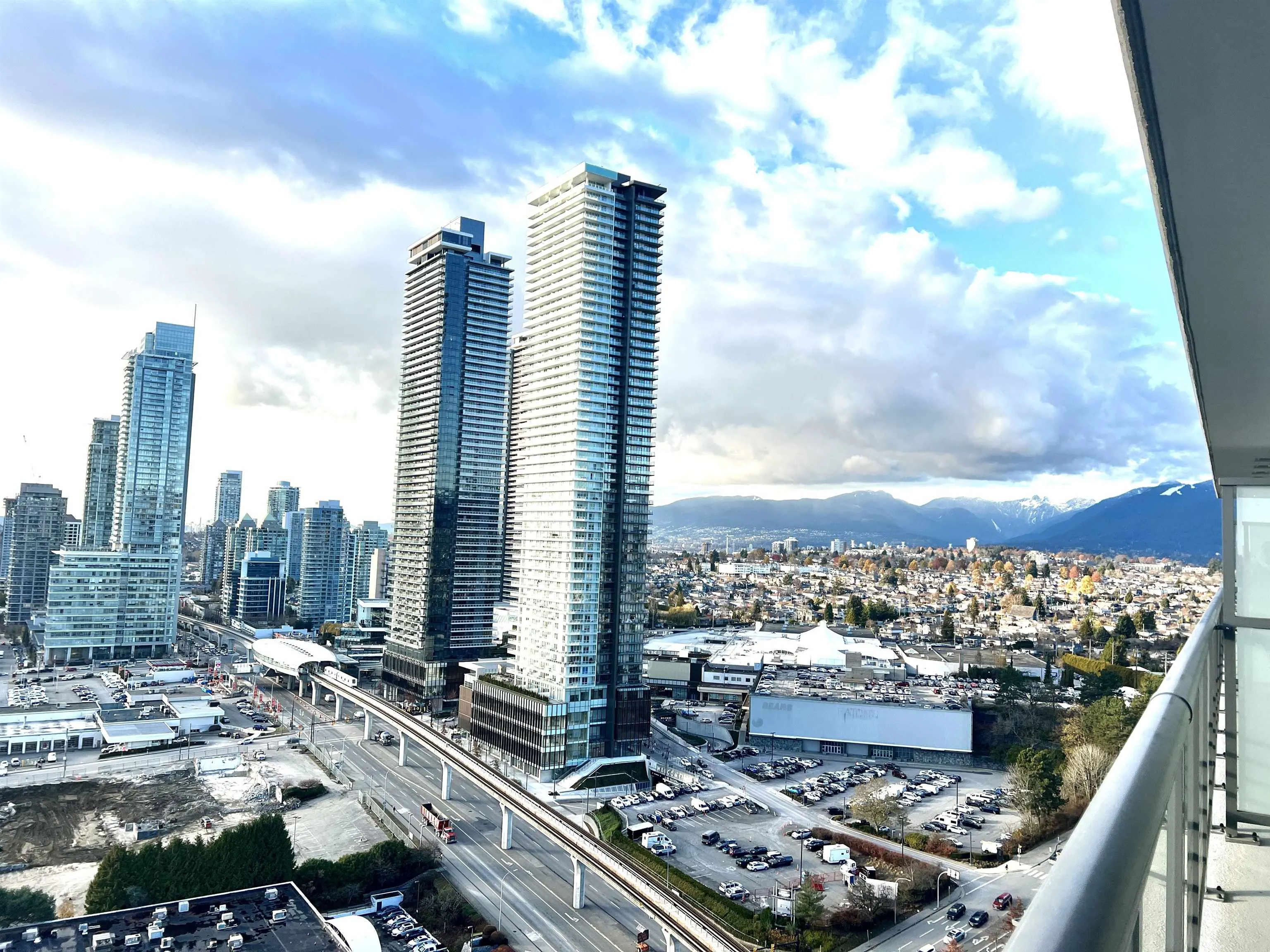 25xx 4720 Lougheed Highway