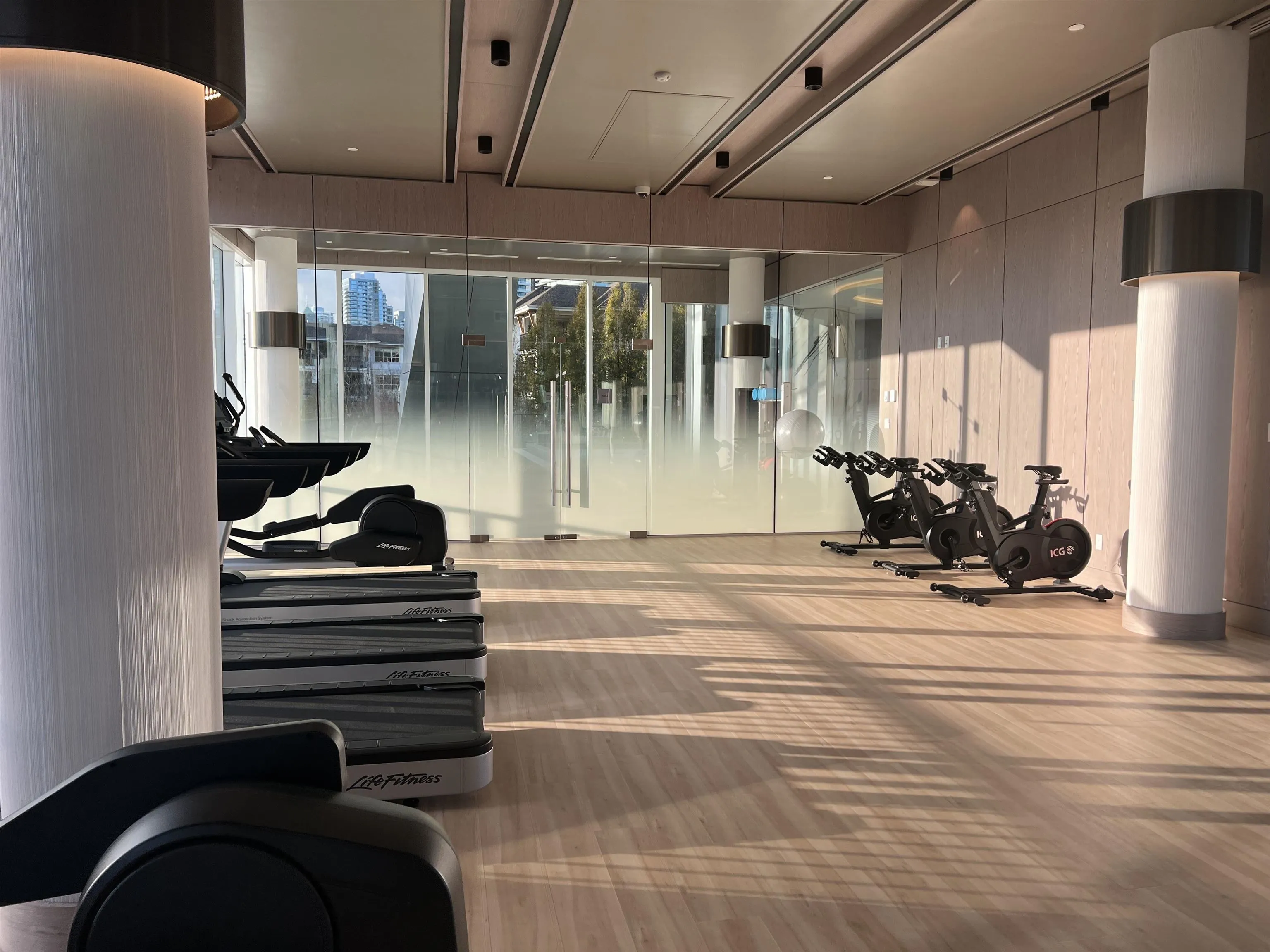 25xx 4720 Lougheed Highway