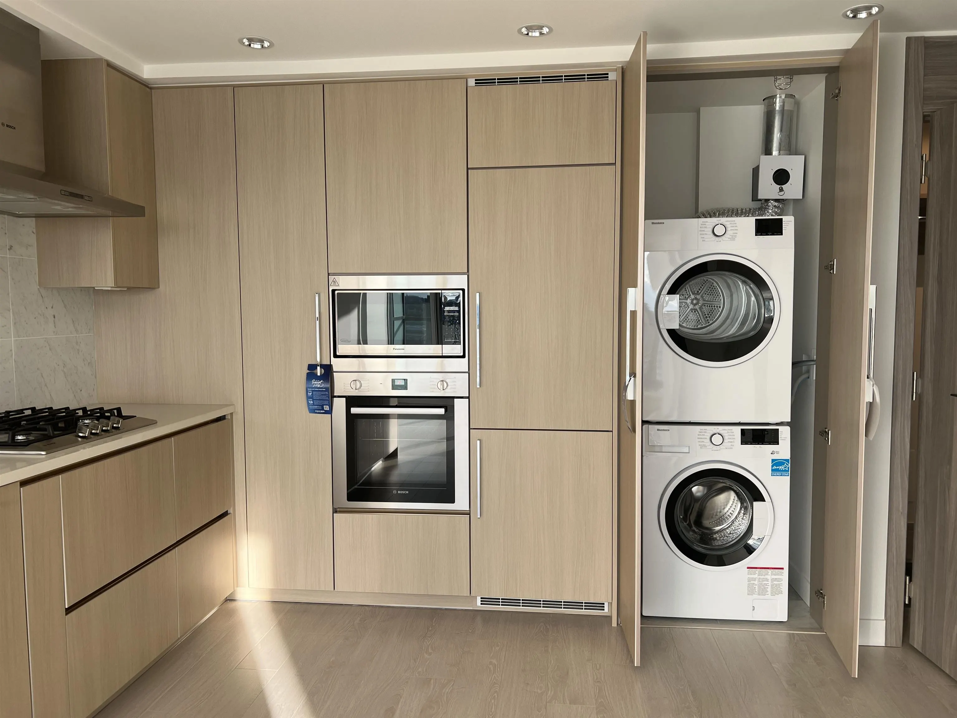 25xx 4720 Lougheed Highway