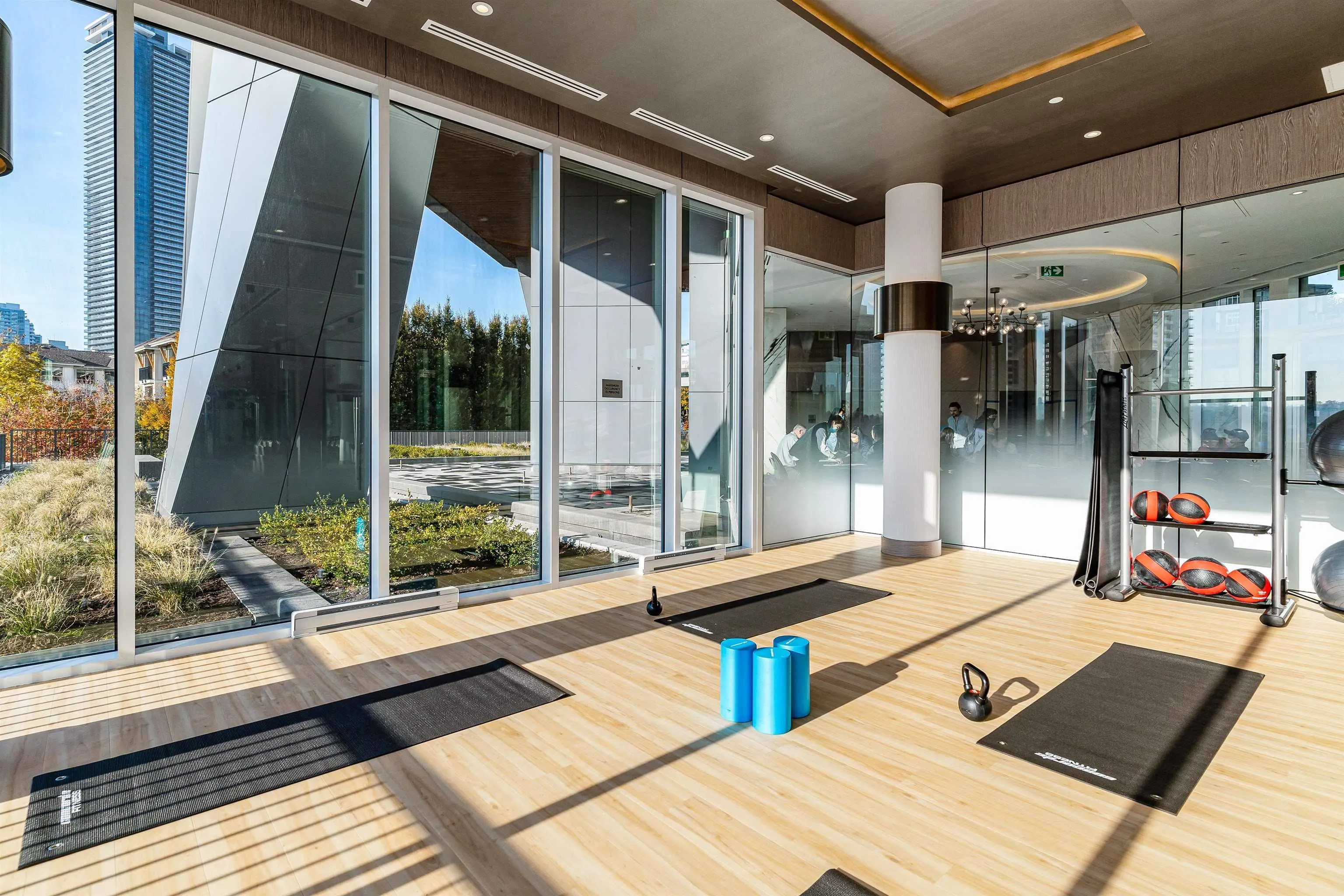 25xx 4720 Lougheed Highway