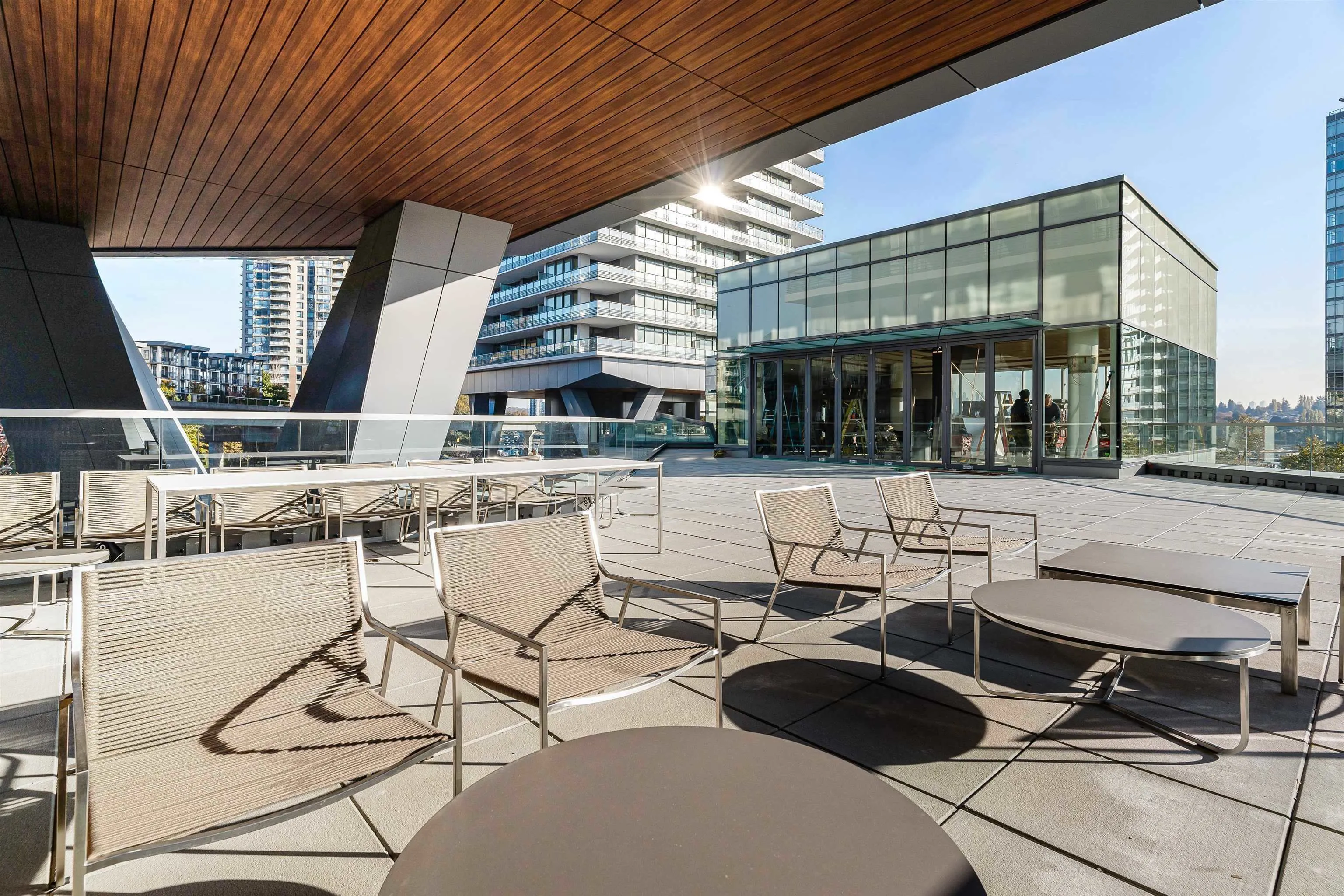 25xx 4720 Lougheed Highway