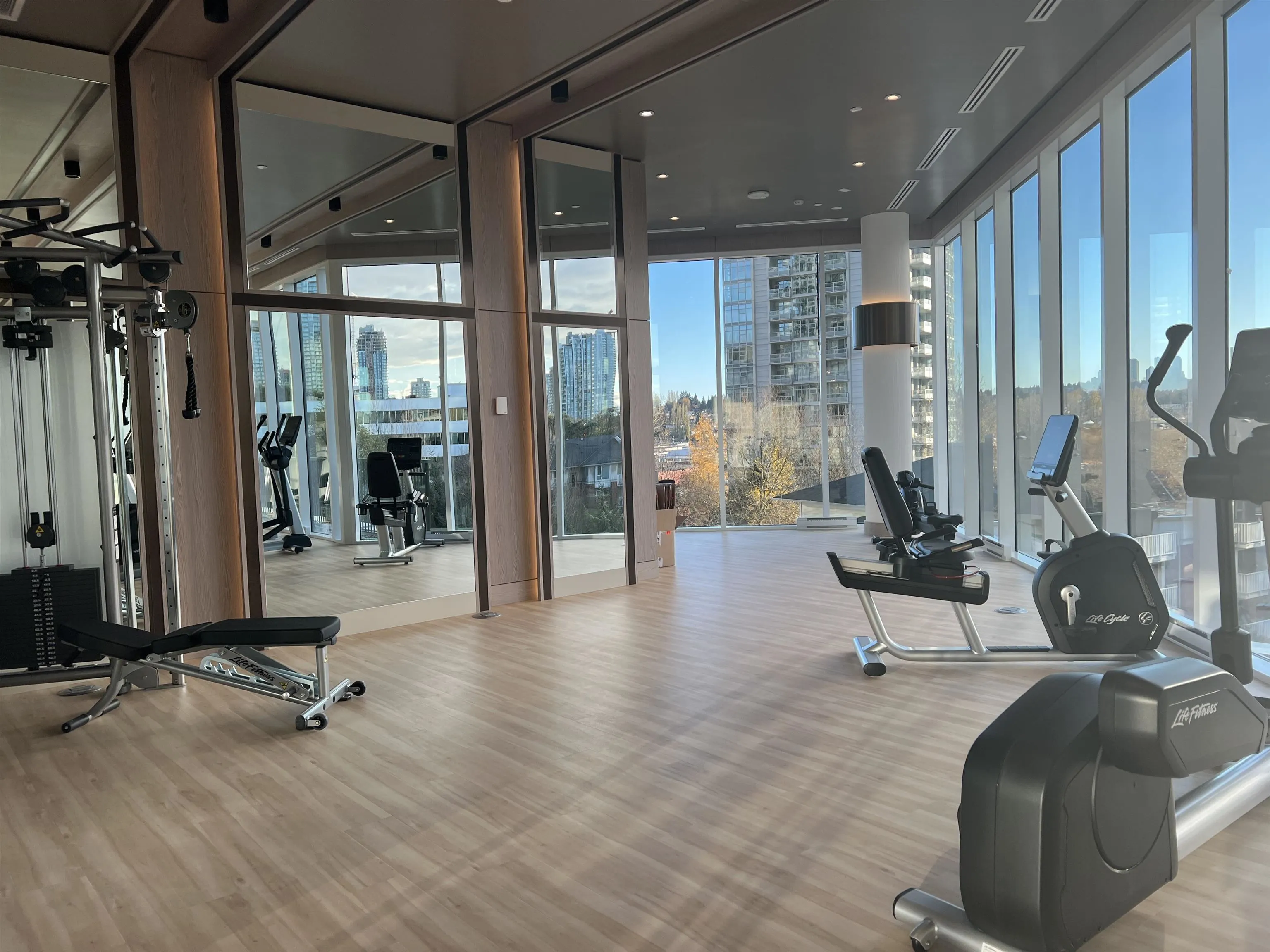 25xx 4720 Lougheed Highway