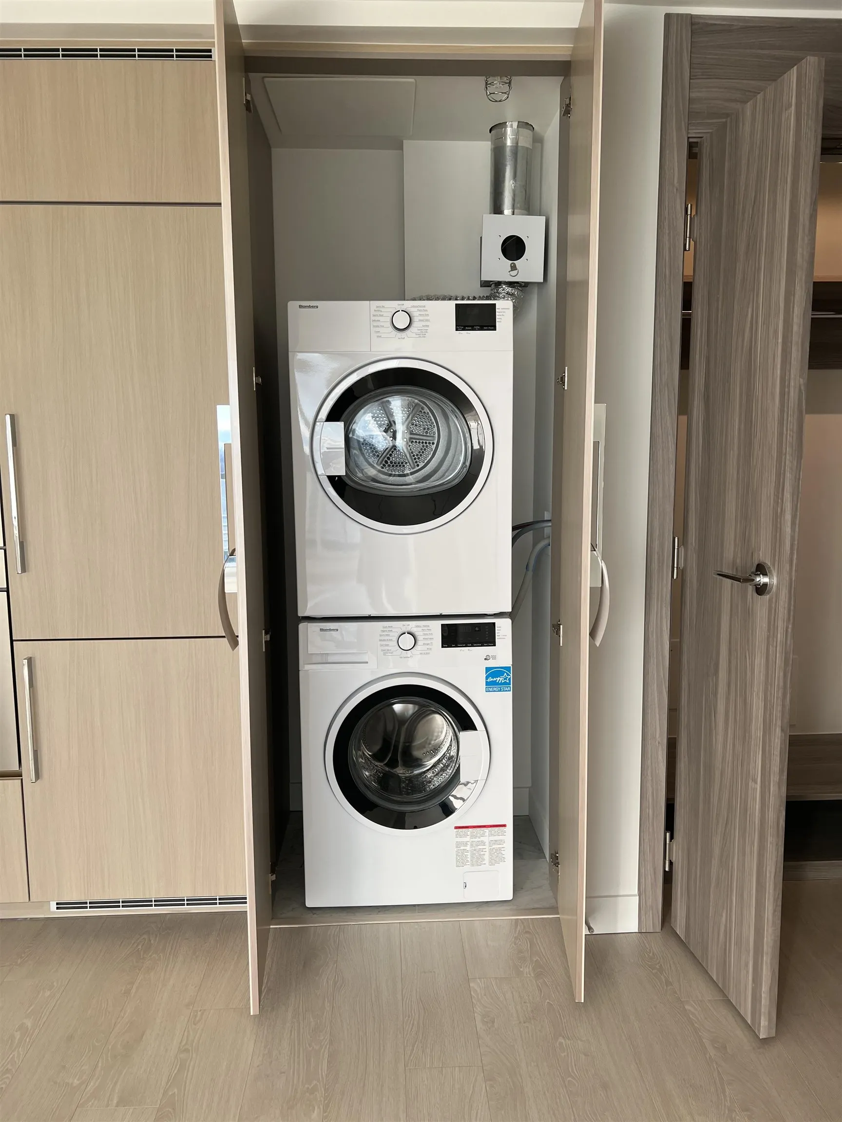 25xx 4720 Lougheed Highway