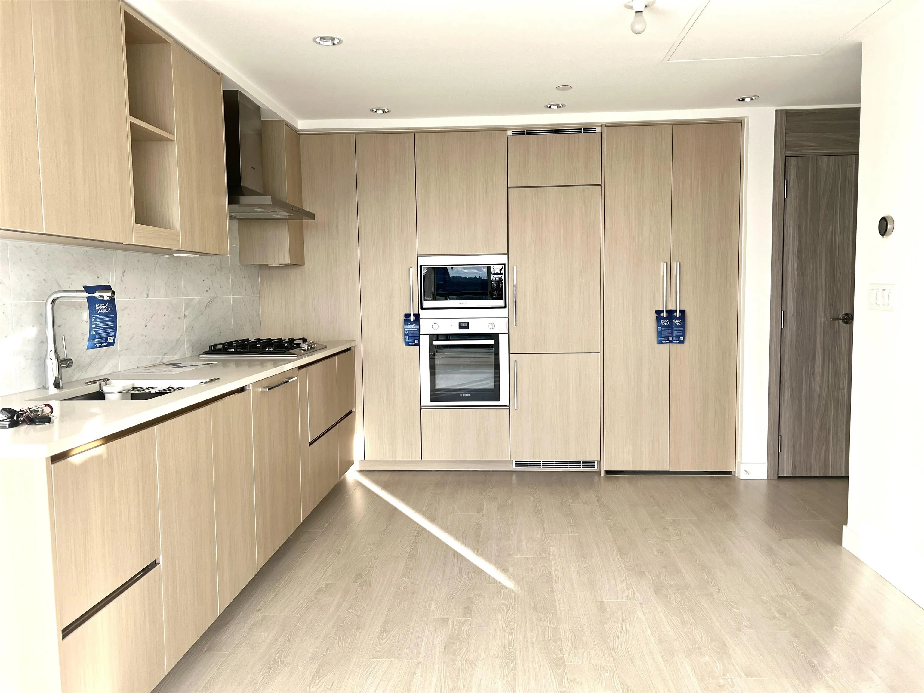 25xx 4720 Lougheed Highway