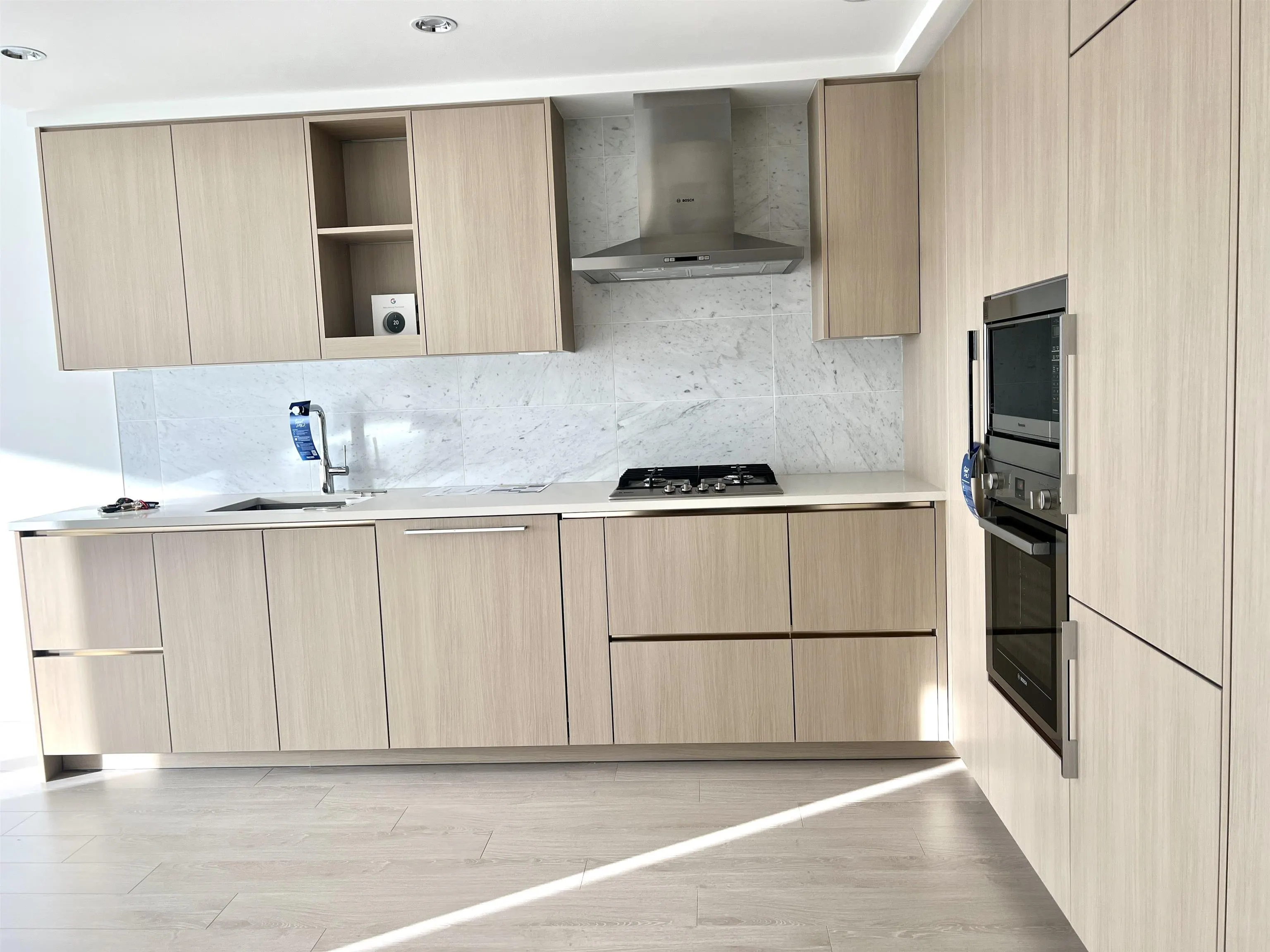 25xx 4720 Lougheed Highway