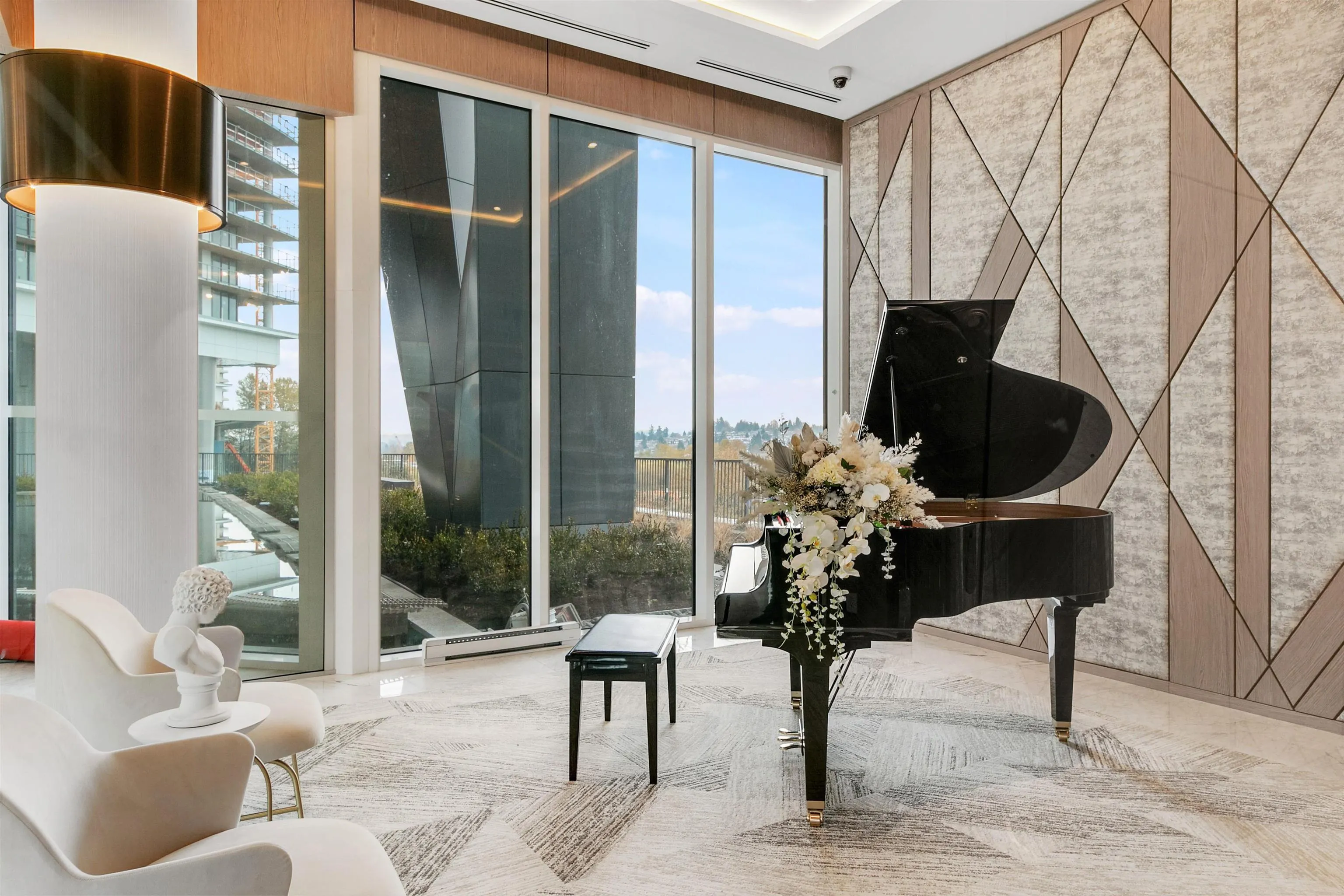 25xx 4720 Lougheed Highway