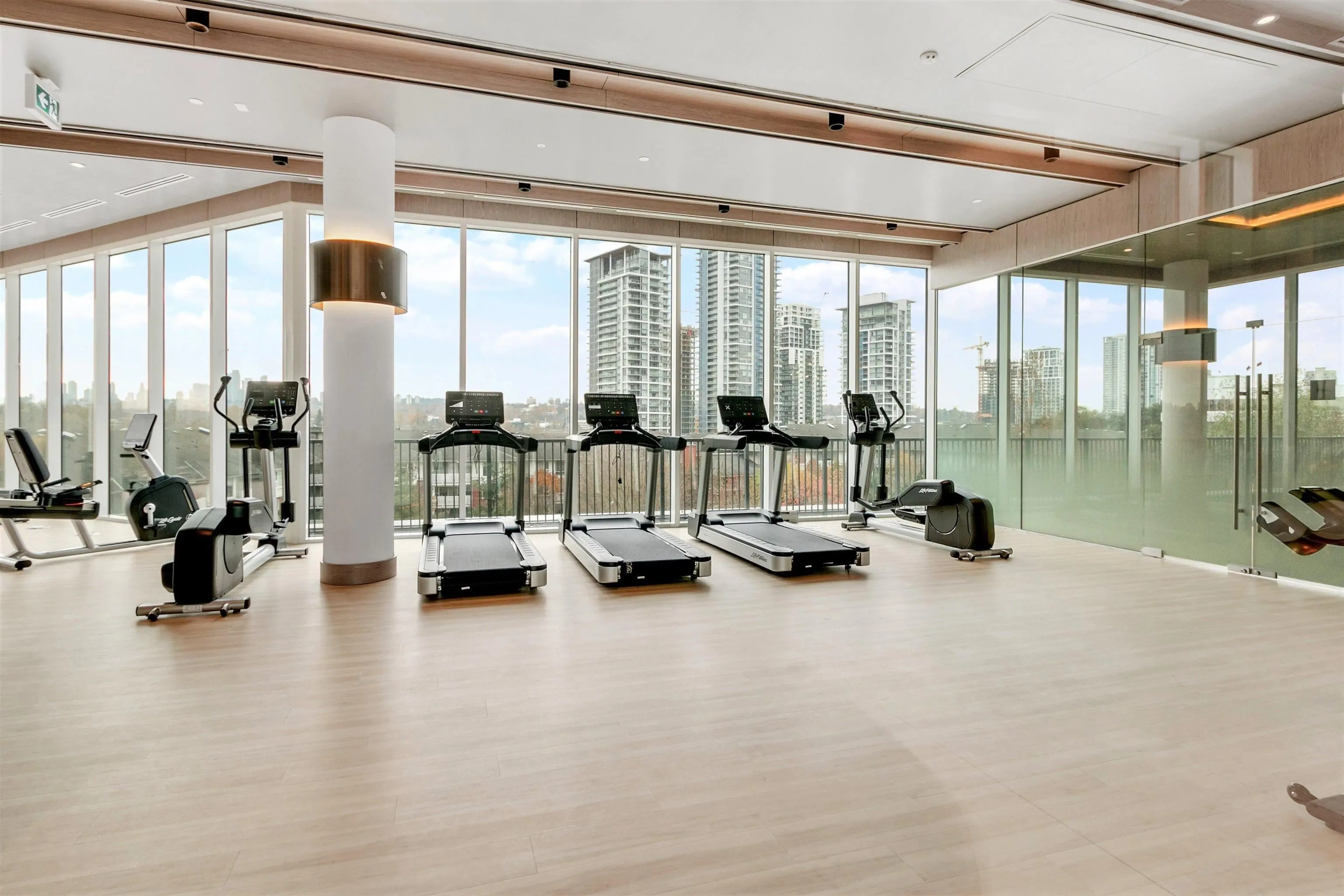 25xx 4720 Lougheed Highway