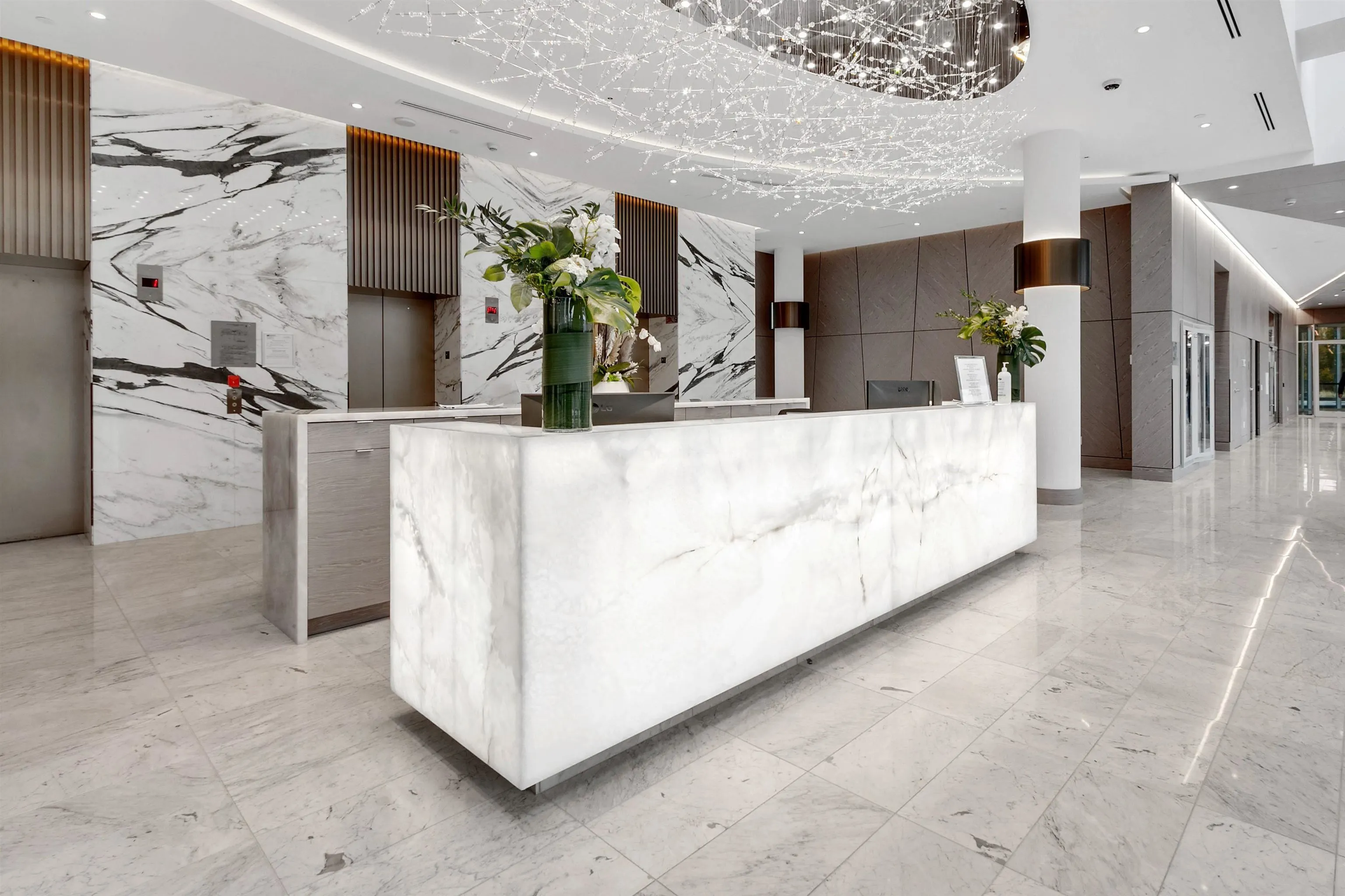 25xx 4720 Lougheed Highway