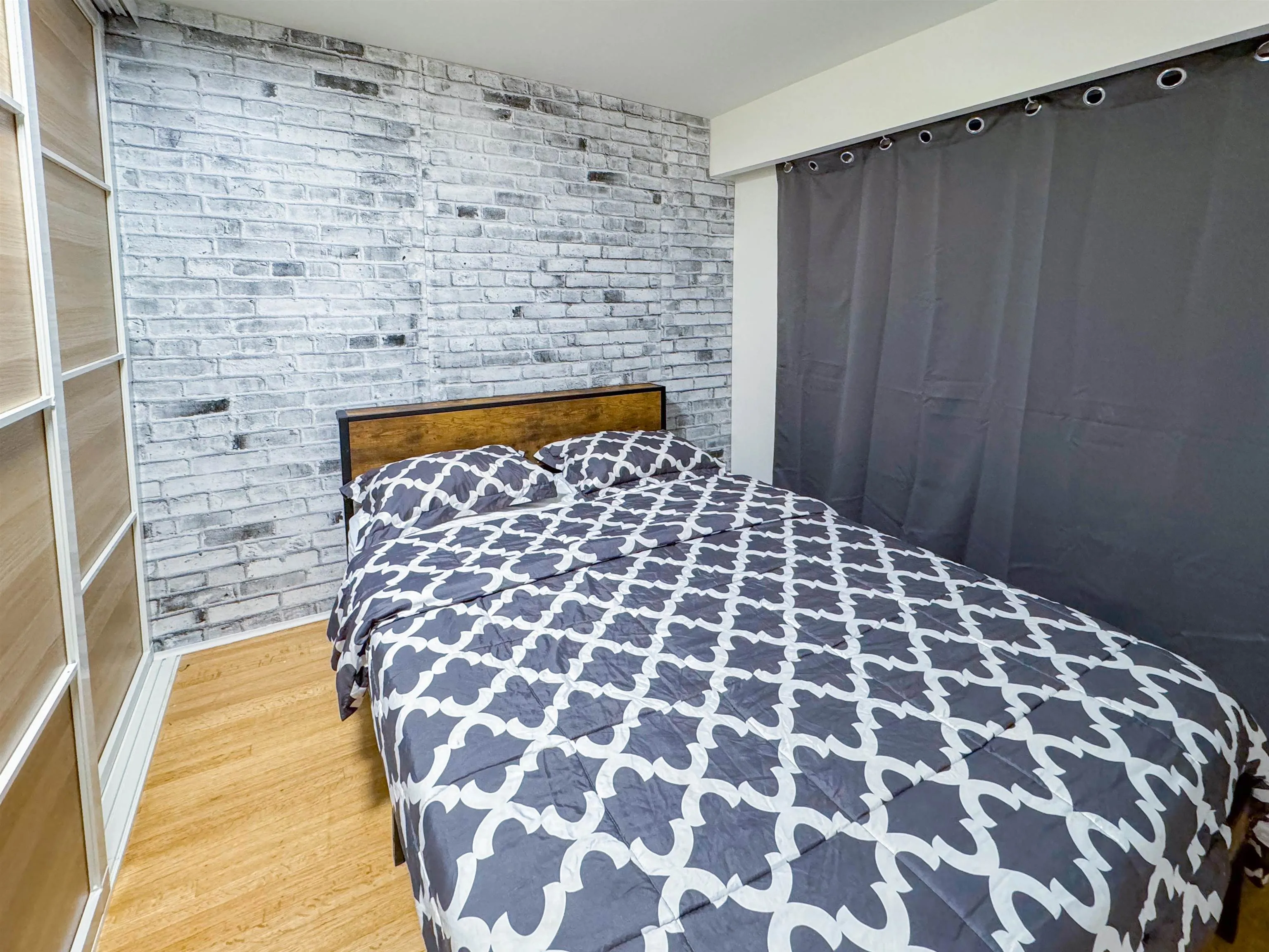 201 1925 Nelson Street