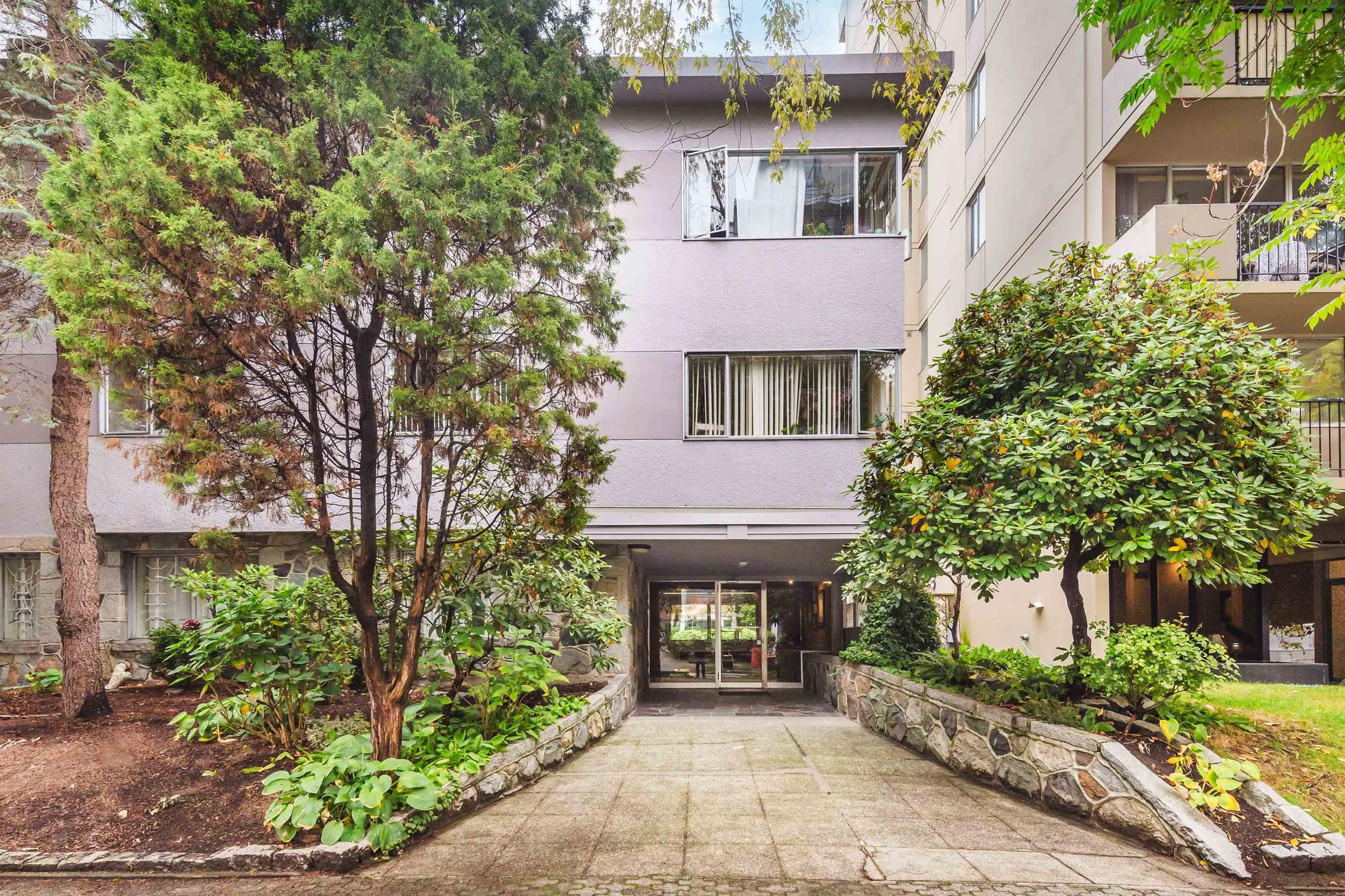 201 1925 Nelson Street