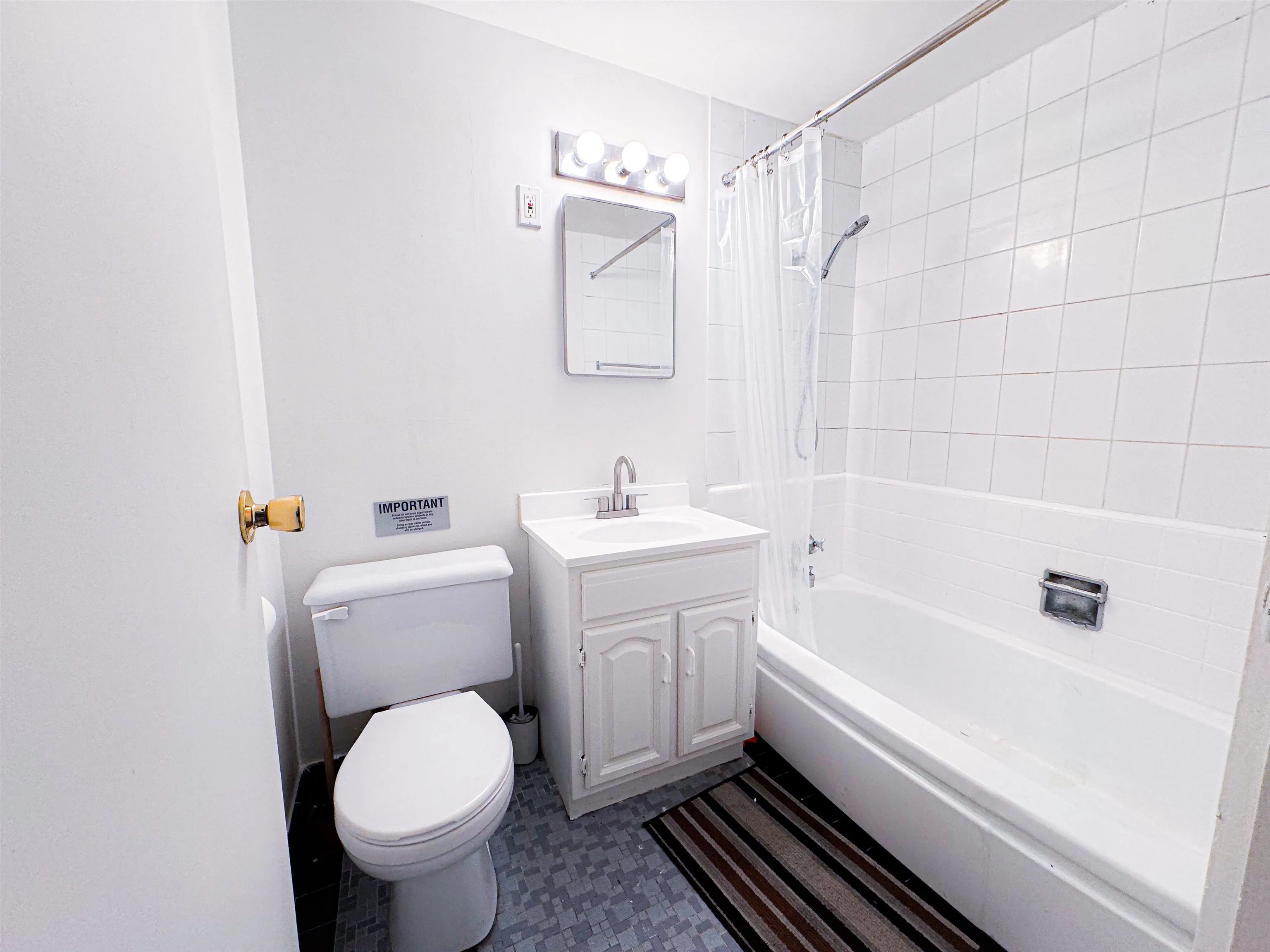 201 1925 Nelson Street