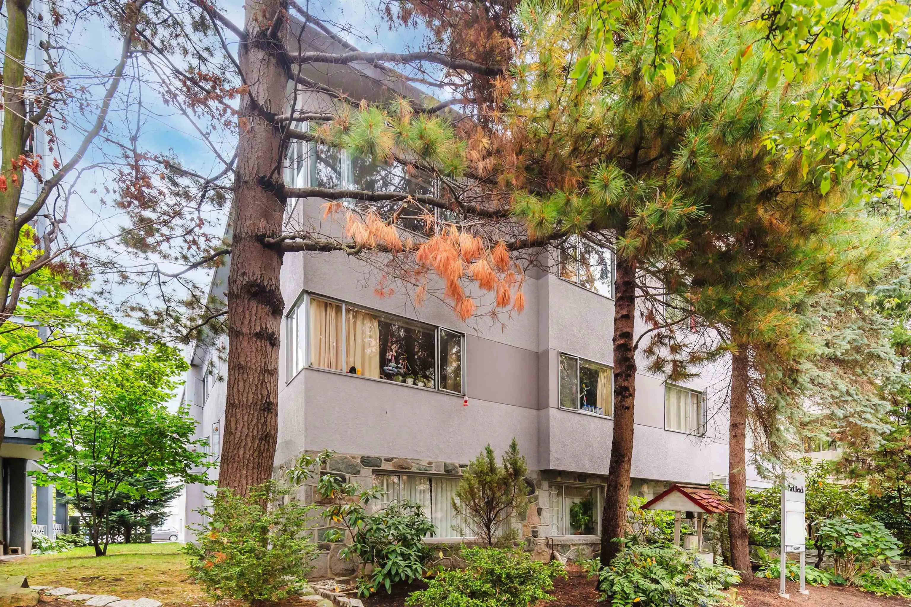 201 1925 Nelson Street