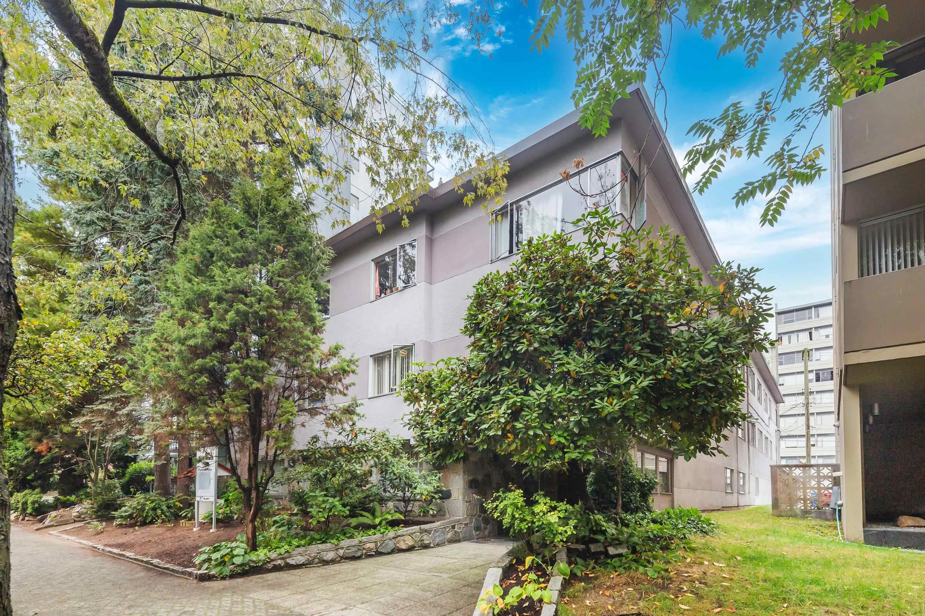 201 1925 Nelson Street