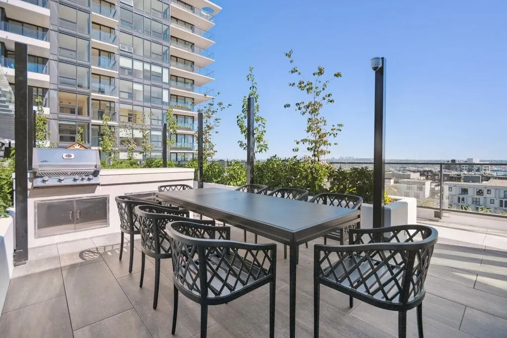 1104 135 E 13th Street